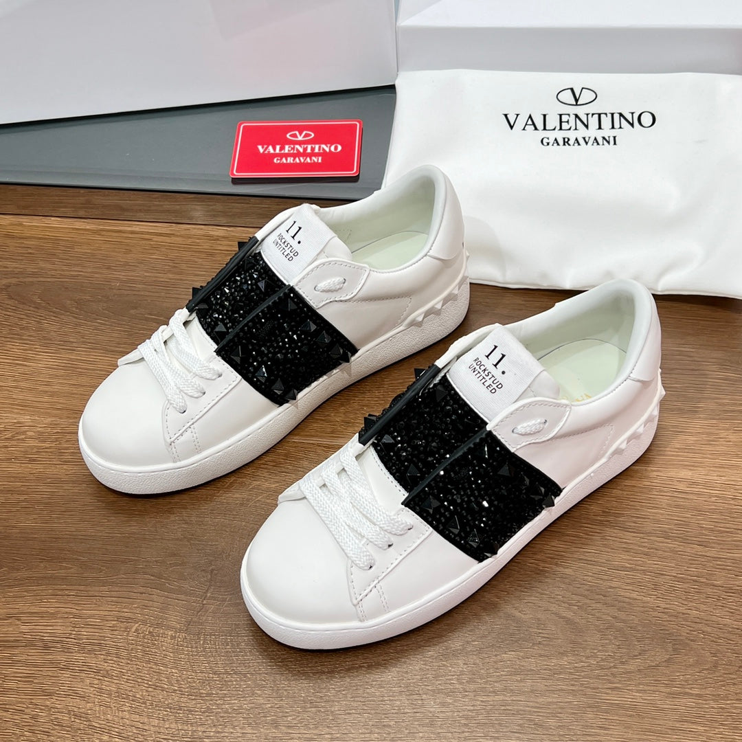 VALENTINO 25S GARAVANI ROCKSTUD UNTITLED STUDDED SNEAKERS IN WHITE LAMBSKIN AND BLACK STONE-EMBELLISHED - 35
