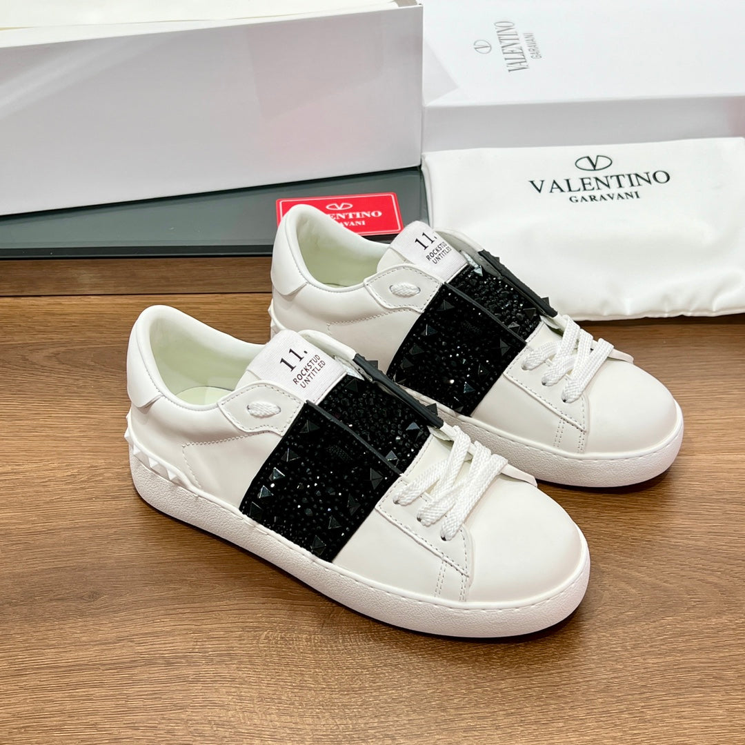 VALENTINO 25S GARAVANI ROCKSTUD UNTITLED STUDDED SNEAKERS IN WHITE LAMBSKIN AND BLACK STONE-EMBELLISHED - 35