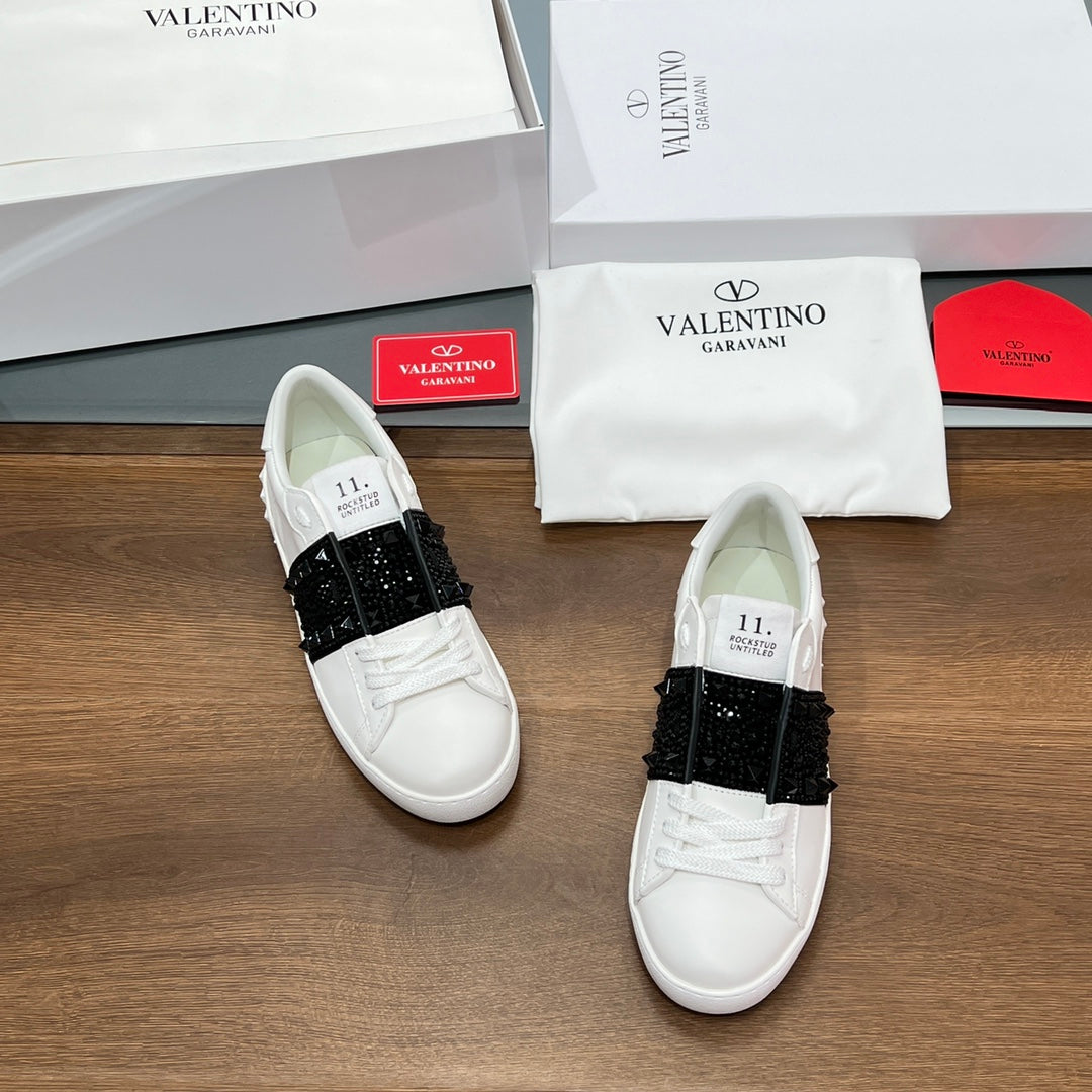 VALENTINO 25S GARAVANI ROCKSTUD UNTITLED STUDDED SNEAKERS IN WHITE LAMBSKIN AND BLACK STONE-EMBELLISHED - 35