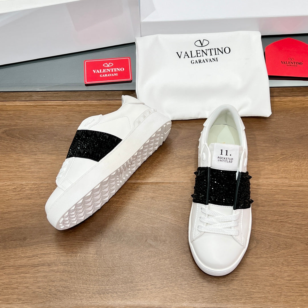 VALENTINO 25S GARAVANI ROCKSTUD UNTITLED STUDDED SNEAKERS IN WHITE LAMBSKIN AND BLACK STONE-EMBELLISHED - 35