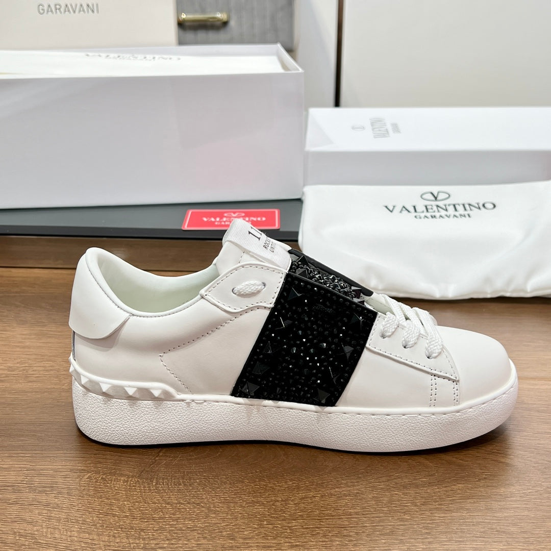 VALENTINO 25S GARAVANI ROCKSTUD UNTITLED STUDDED SNEAKERS IN WHITE LAMBSKIN AND BLACK STONE-EMBELLISHED - 35