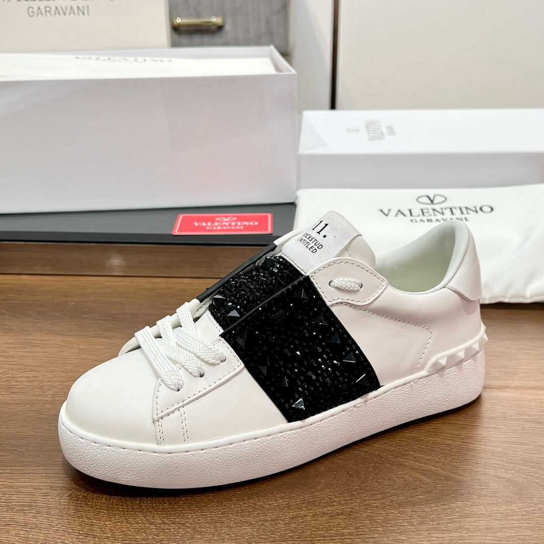 VALENTINO 25S GARAVANI ROCKSTUD UNTITLED STUDDED SNEAKERS IN WHITE LAMBSKIN AND BLACK STONE-EMBELLISHED - 35