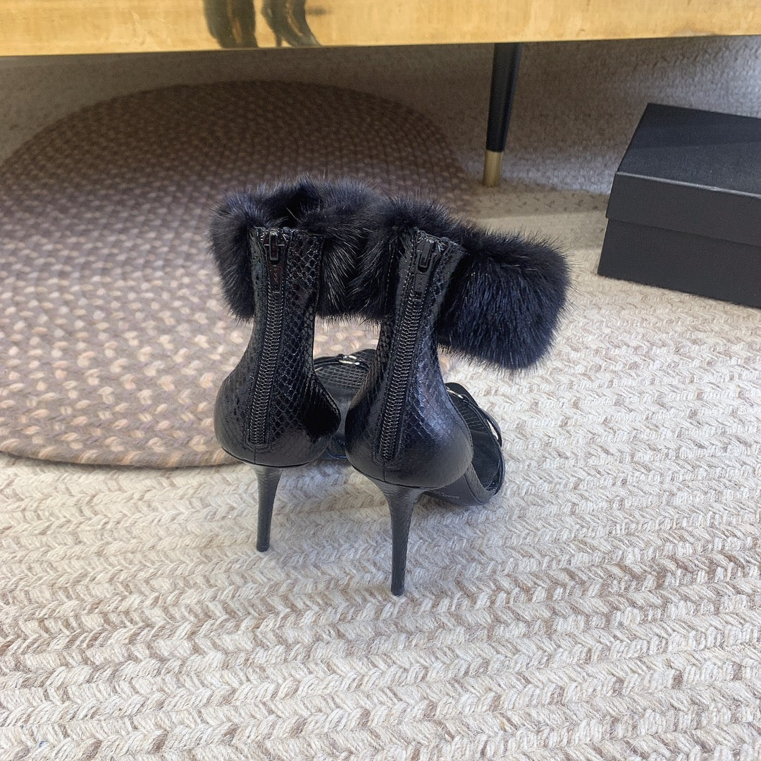 HIGH HEEL SANDAL IN BLACK POLISHED CALFSKIN AND MINK FUR - 34