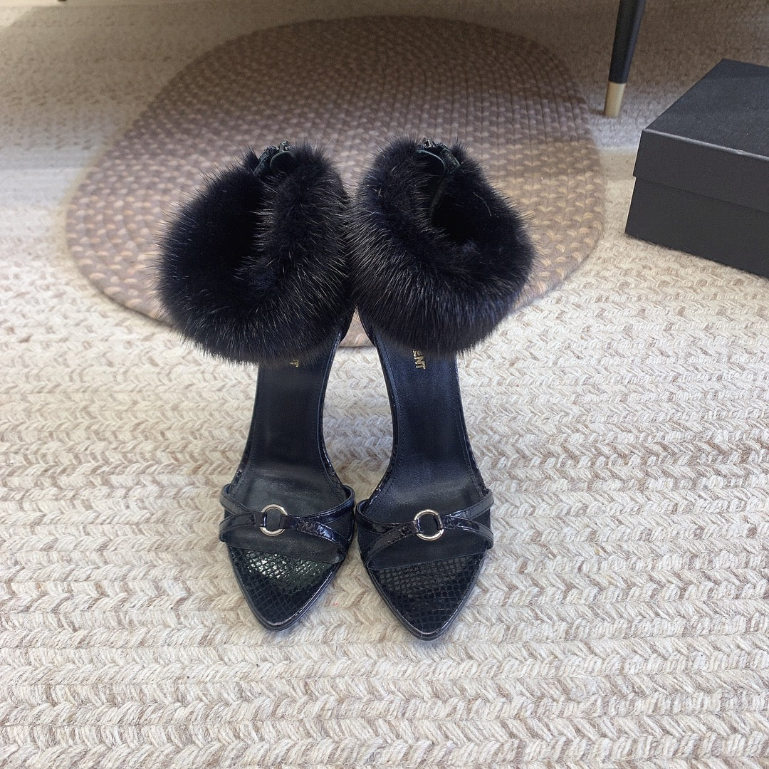 HIGH HEEL SANDAL IN BLACK POLISHED CALFSKIN AND MINK FUR - 34