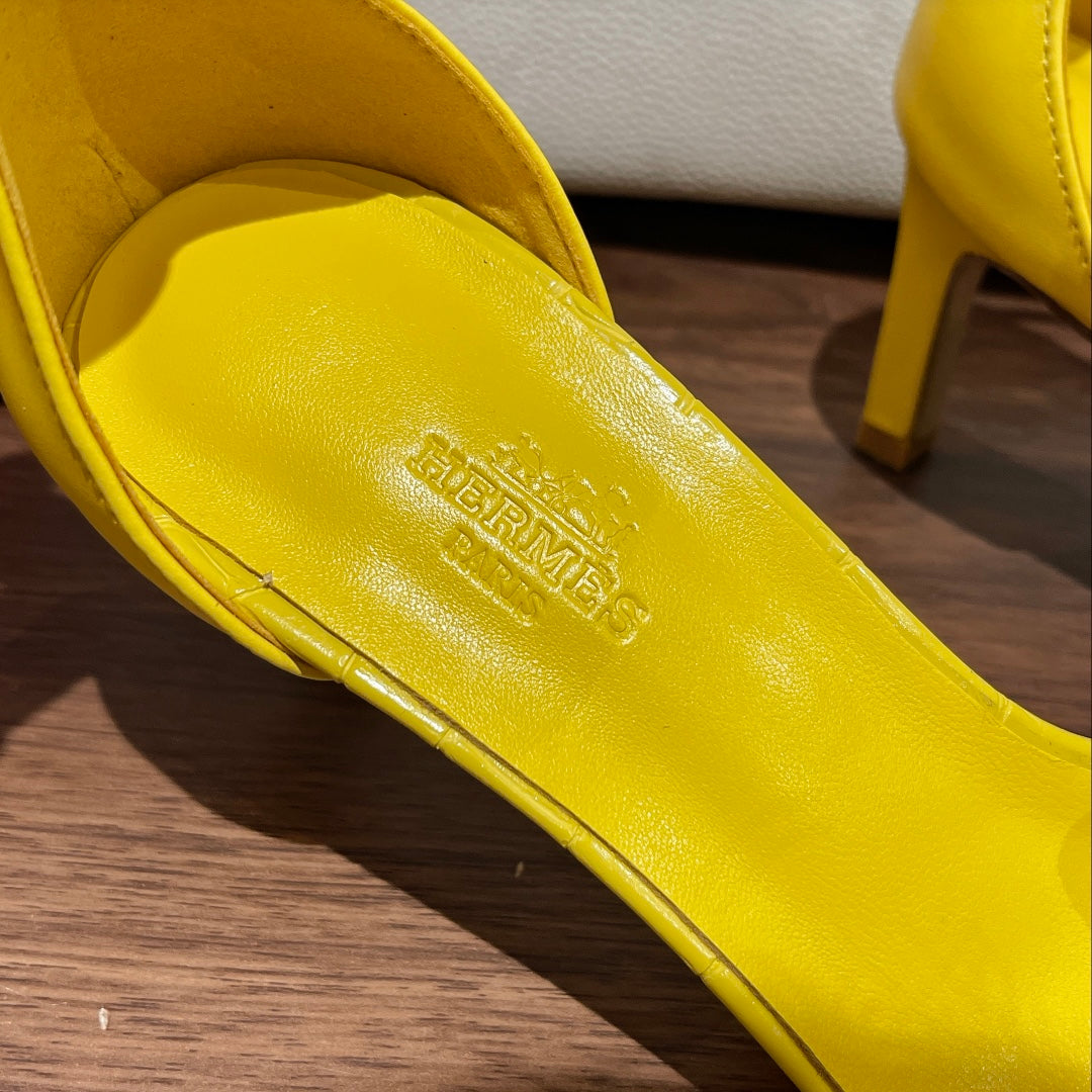 PREMIERE 70 SANDAL IN BRIGHT YELLOW CALFSKIN - 35