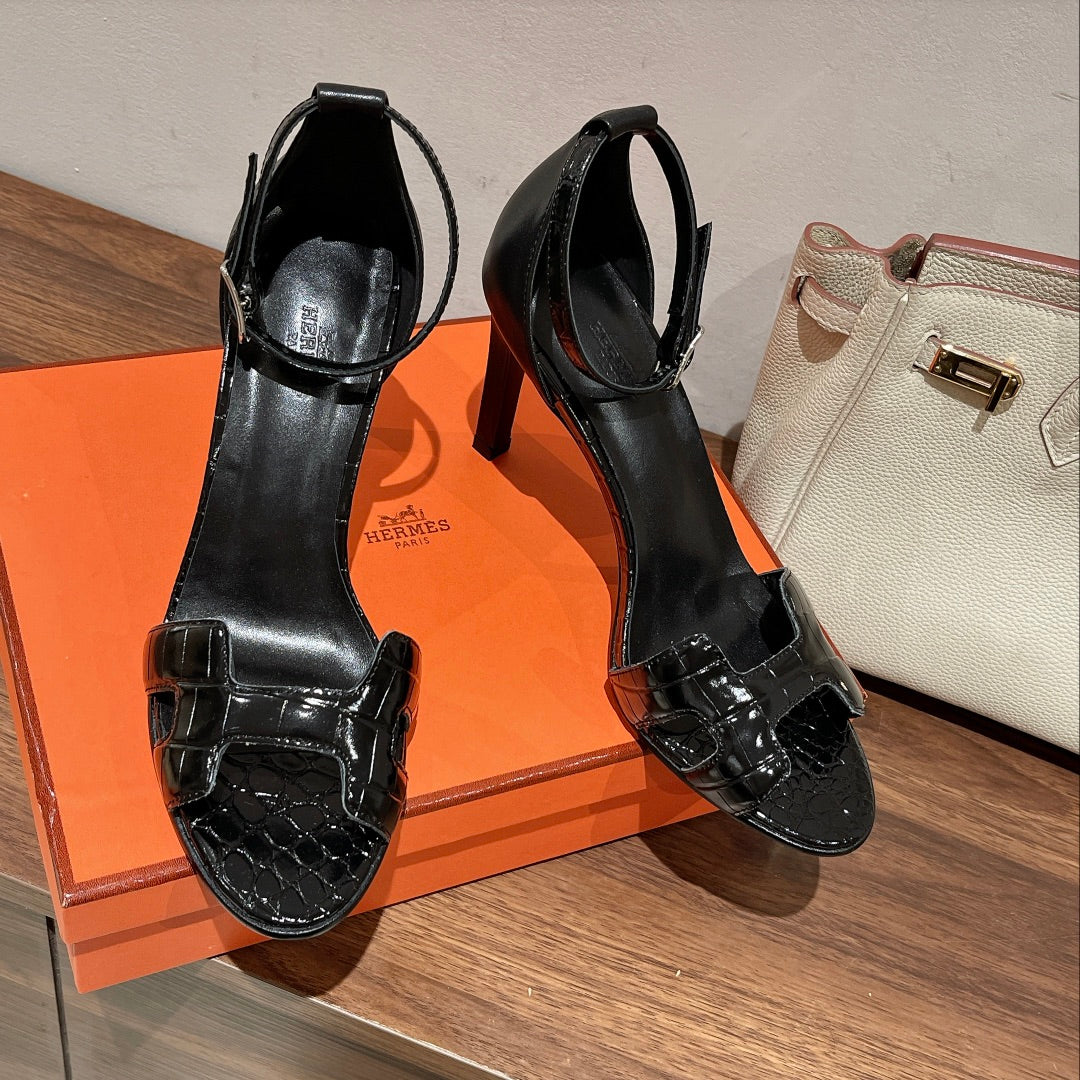 PREMIERE 105 SANDAL IN BLACK PATENT CALFSKIN - 35