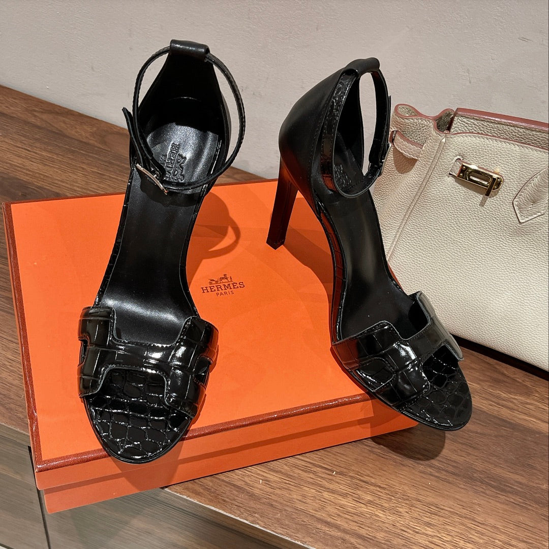 PREMIERE 115 SANDAL IN BLACK PATENT CALFSKIN - 35