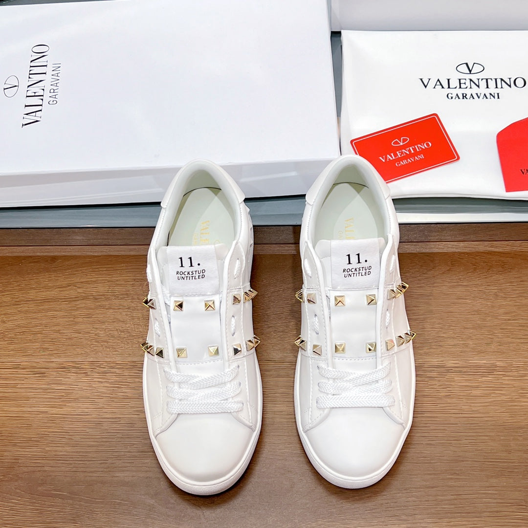 VALENTINO 25S GARAVANI ROCKSTUD UNTITLED STUDDED SNEAKERS IN WHITE LAMBSKIN - 35