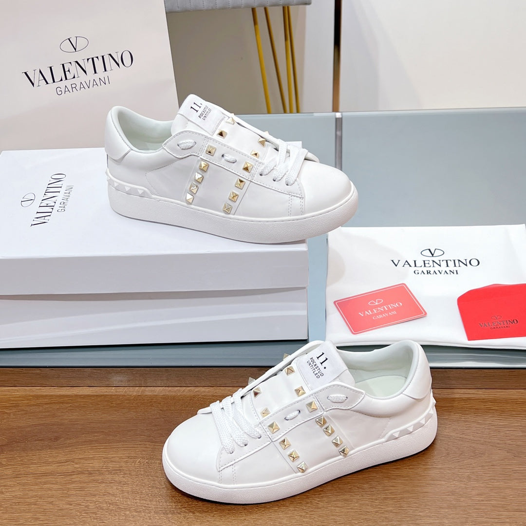 VALENTINO 25S GARAVANI ROCKSTUD UNTITLED STUDDED SNEAKERS IN WHITE LAMBSKIN - 35