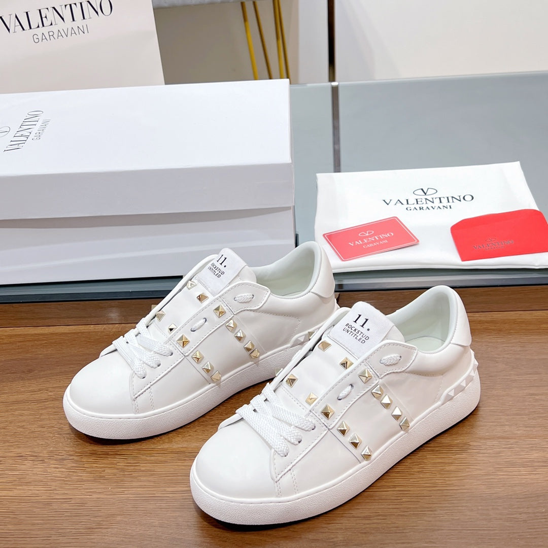 VALENTINO 25S GARAVANI ROCKSTUD UNTITLED STUDDED SNEAKERS IN WHITE LAMBSKIN - 35