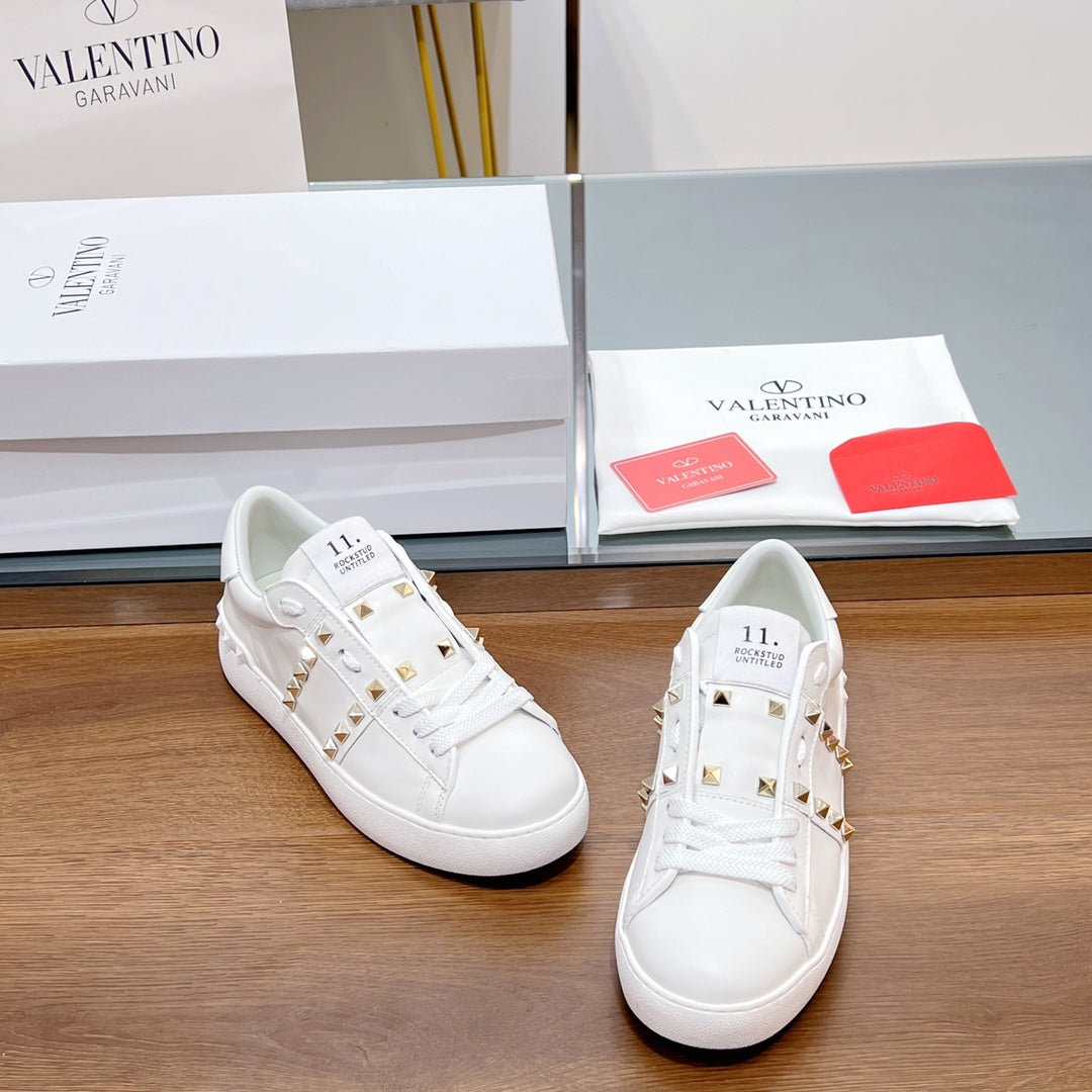 VALENTINO 25S GARAVANI ROCKSTUD UNTITLED STUDDED SNEAKERS IN WHITE LAMBSKIN - 35