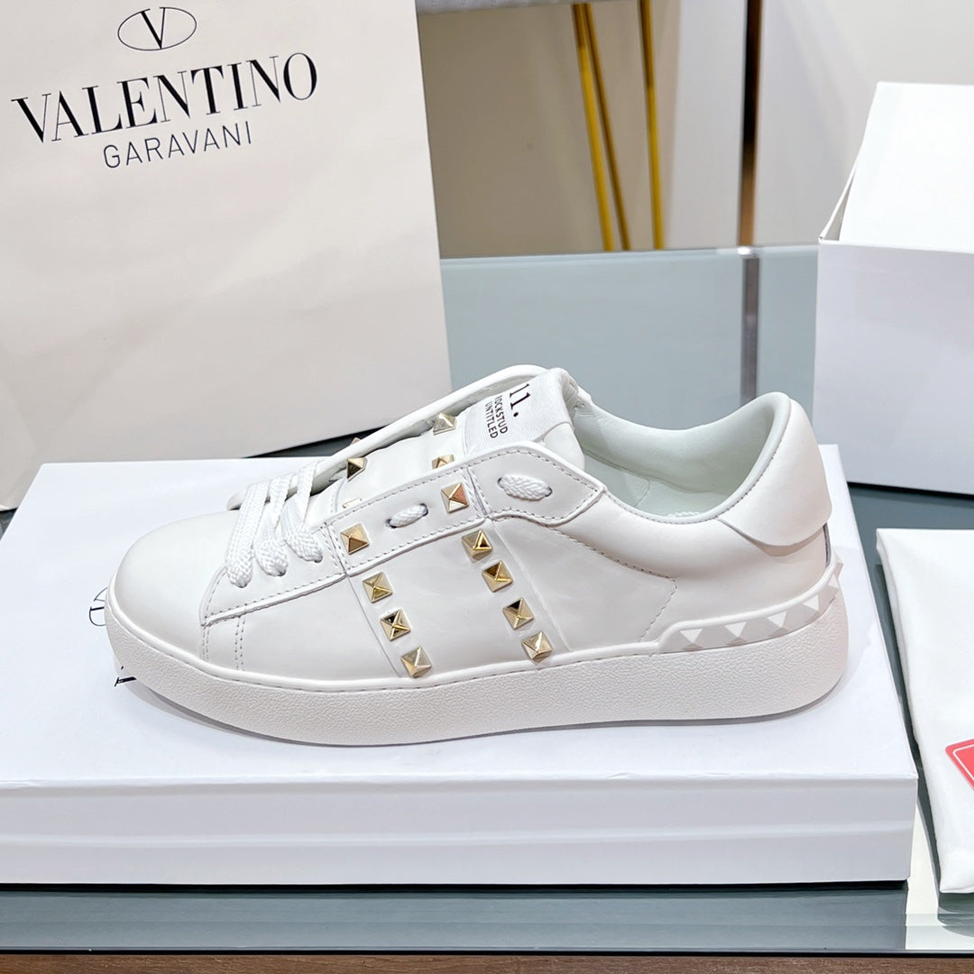 VALENTINO 25S GARAVANI ROCKSTUD UNTITLED STUDDED SNEAKERS IN WHITE LAMBSKIN - 35