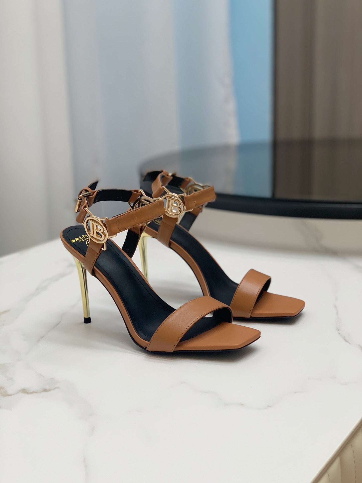 BALMAIN 25S HIGH HEELS WITH B METAL DETAIL 95MM IN CARAMEL CALFSKIN - 35