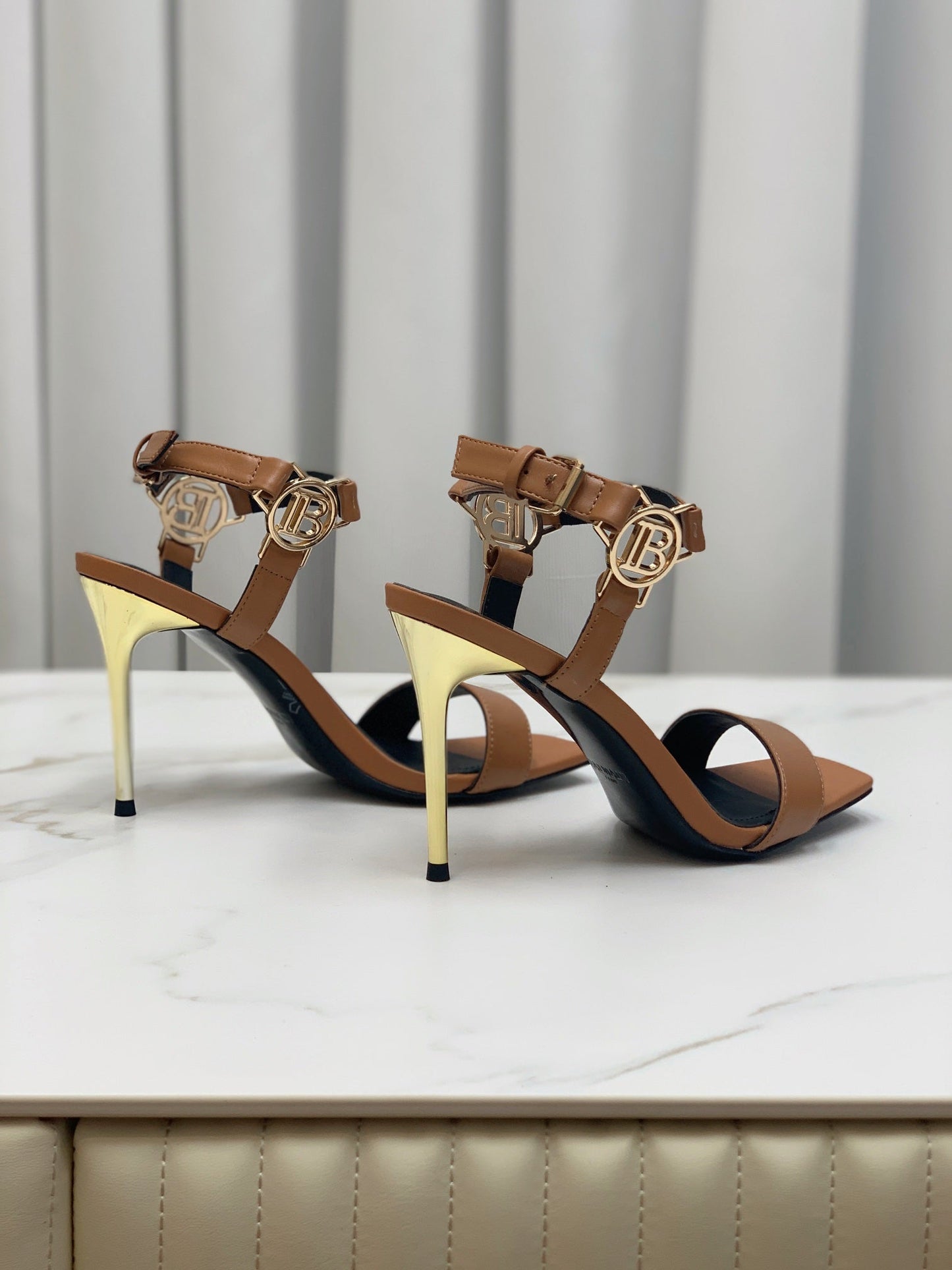 BALMAIN 25S HIGH HEELS WITH B METAL DETAIL 95MM IN CARAMEL CALFSKIN - 35