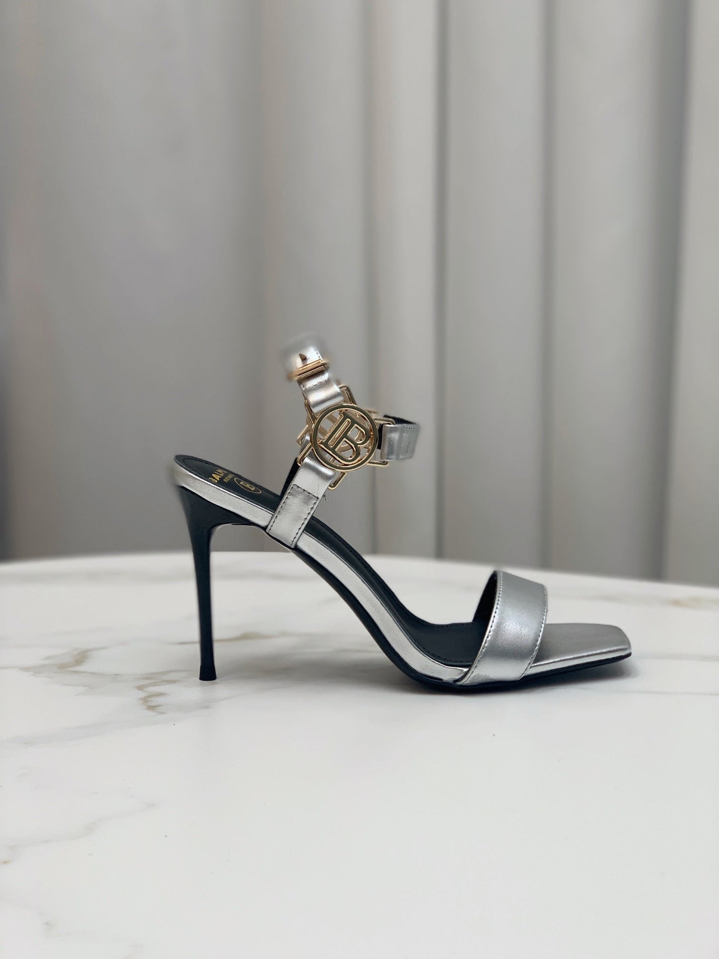 BALMAIN 25S HIGH HEELS WITH B METAL DETAIL 95MM IN SILVER CALFSKIN - 35
