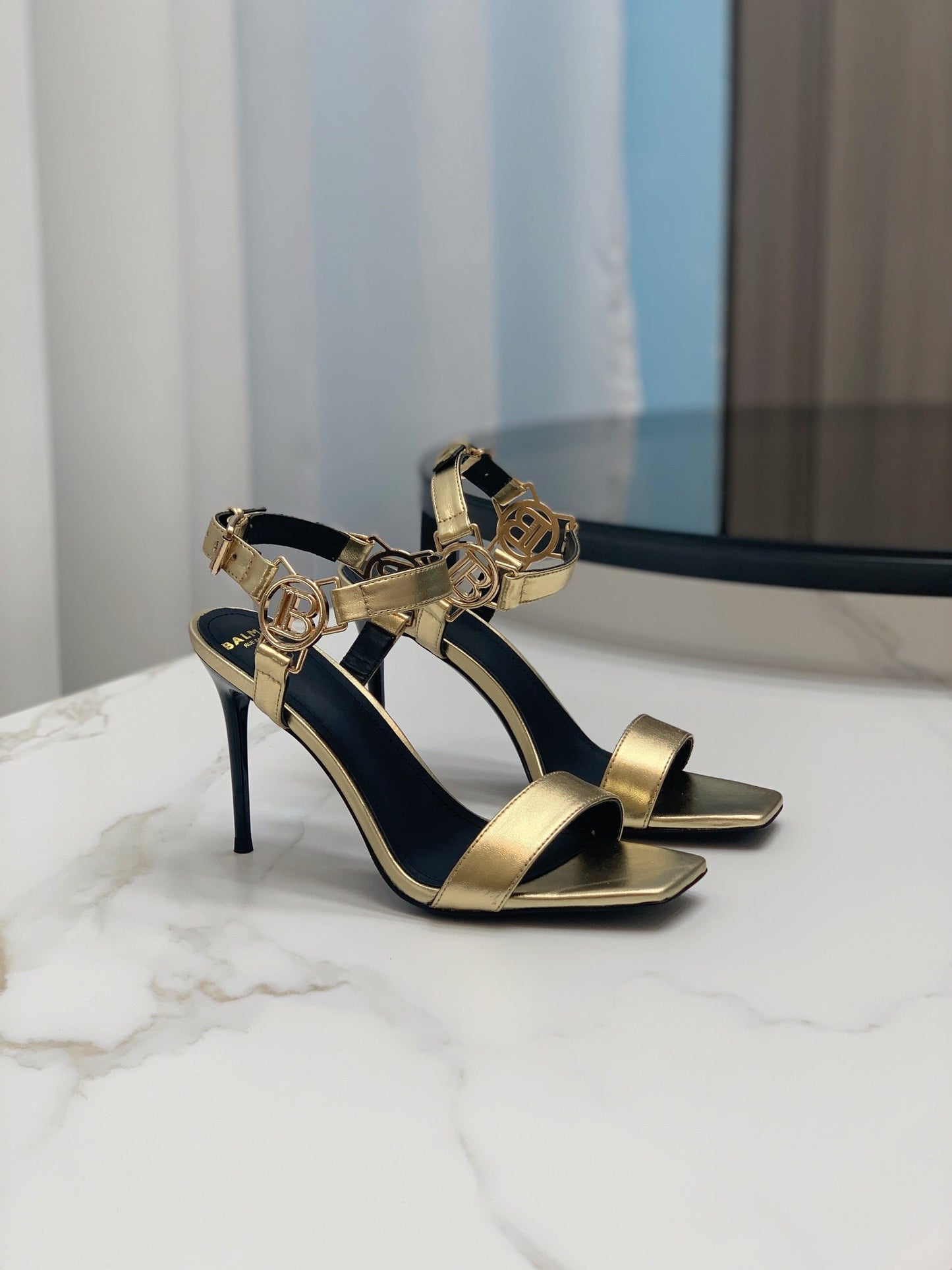 BALMAIN 25S HIGH HEELS WITH B METAL DETAIL 95MM IN GOLD CALFSKIN - 35
