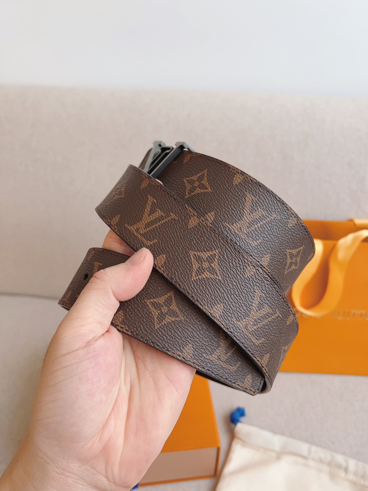 LV 25S BELT 40 MM IN BROWN CALFSKIN 593207 - 26-28