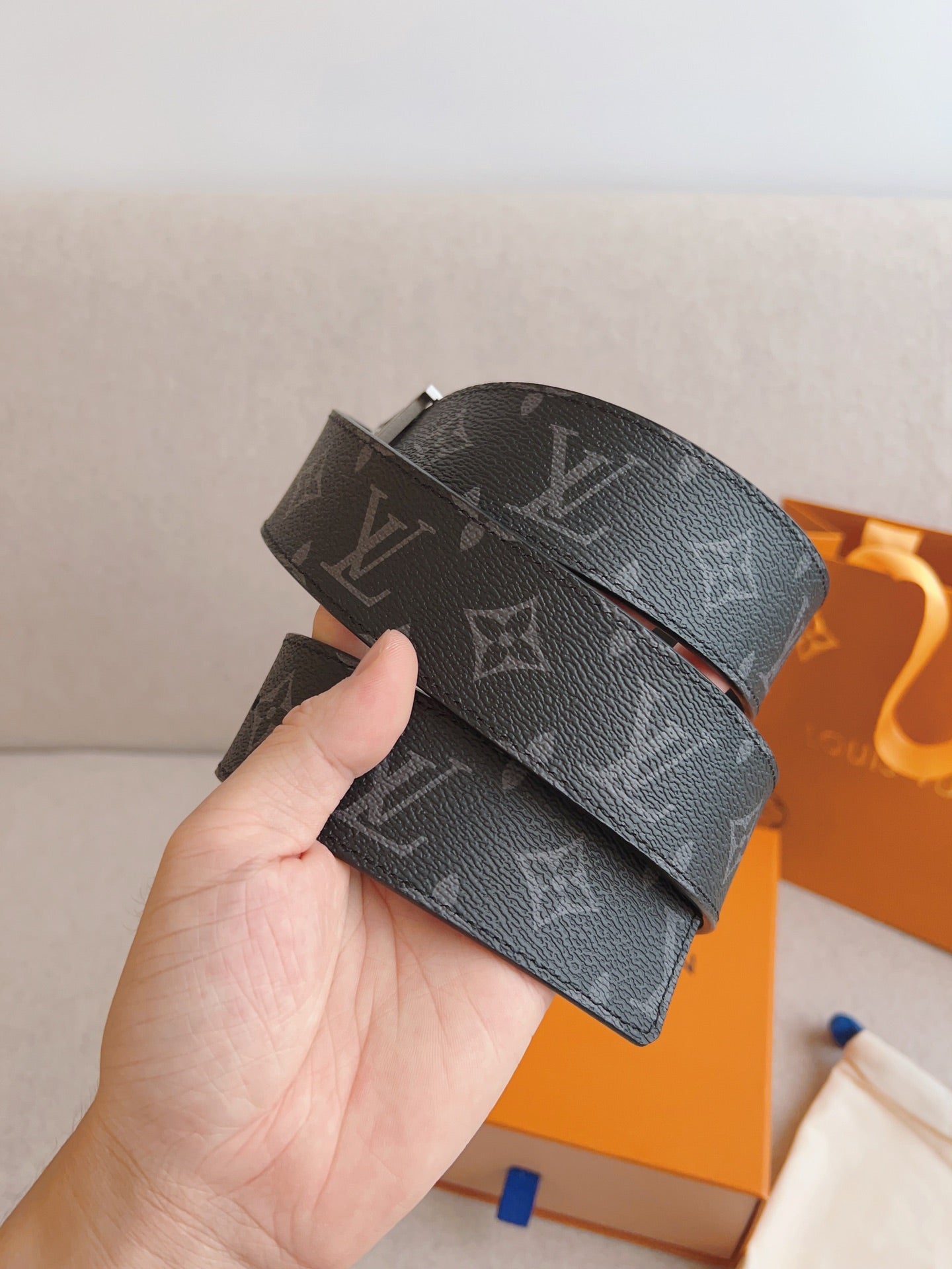 LV 25S BELT 40 MM IN BLACK MIX GREY CALFSKIN 593204 - 26-28