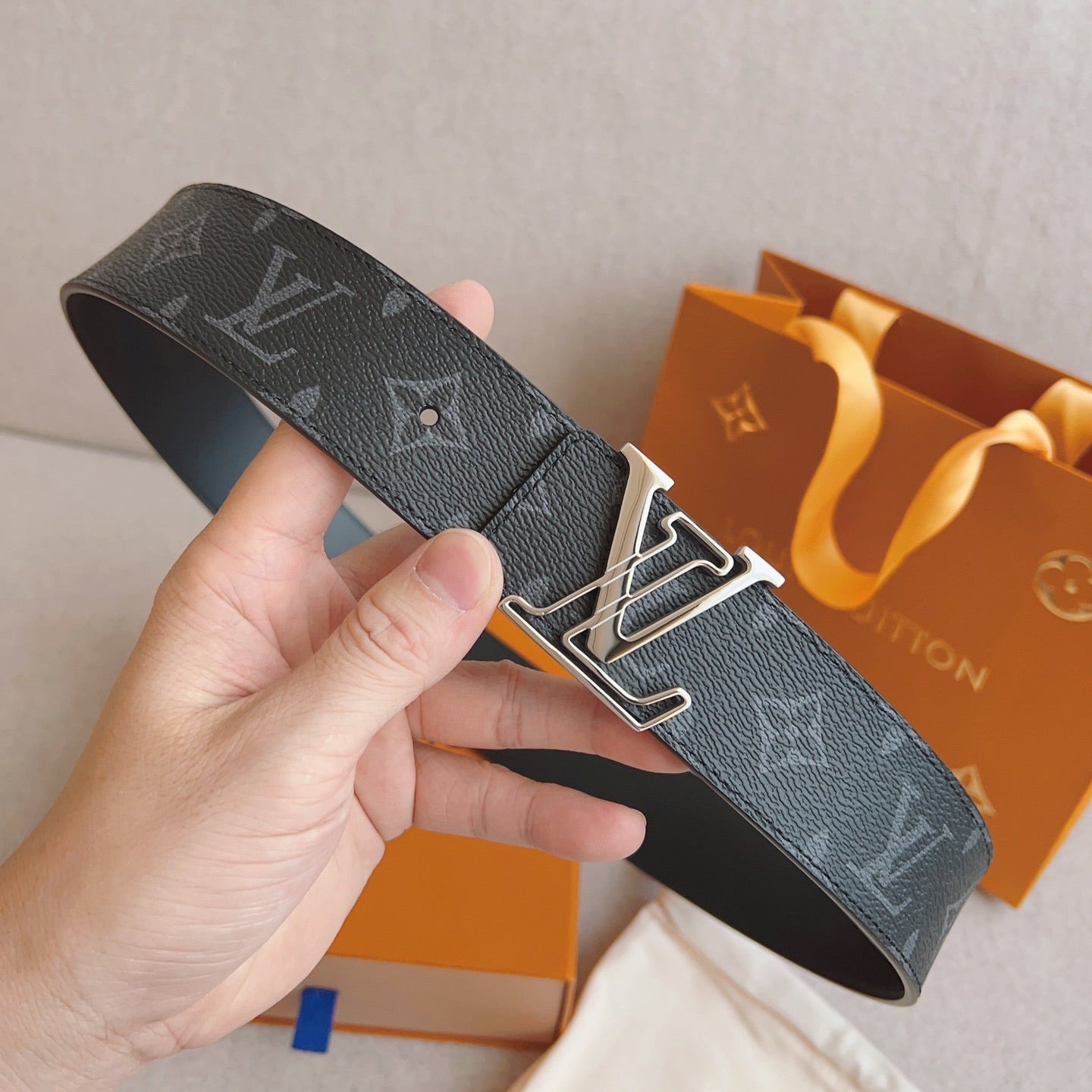 LV 25S BELT 40 MM IN BLACK MIX GREY CALFSKIN 593206 - 26-28