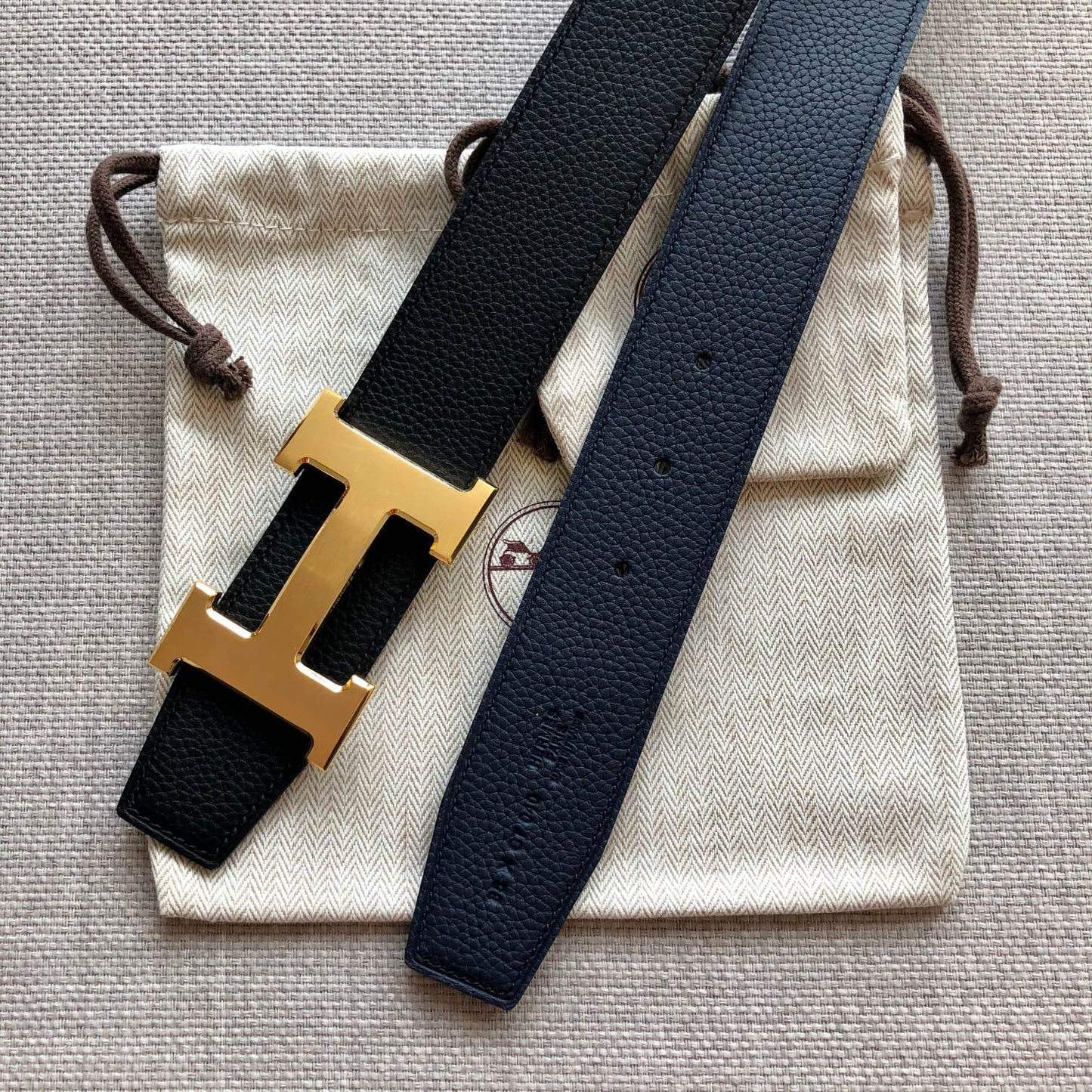 HM BELT BUCKLE & REVERSIBLE BLACK LEATHER STRAP 38MM GOLD HARDWARE - 30