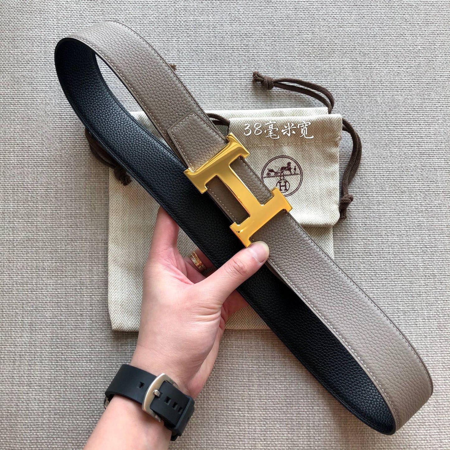 HM BELT BUCKLE & REVERSIBLE BLACK AND TAN BROWN LEATHER STRAP 38MM GOLD HARDWARE - 30