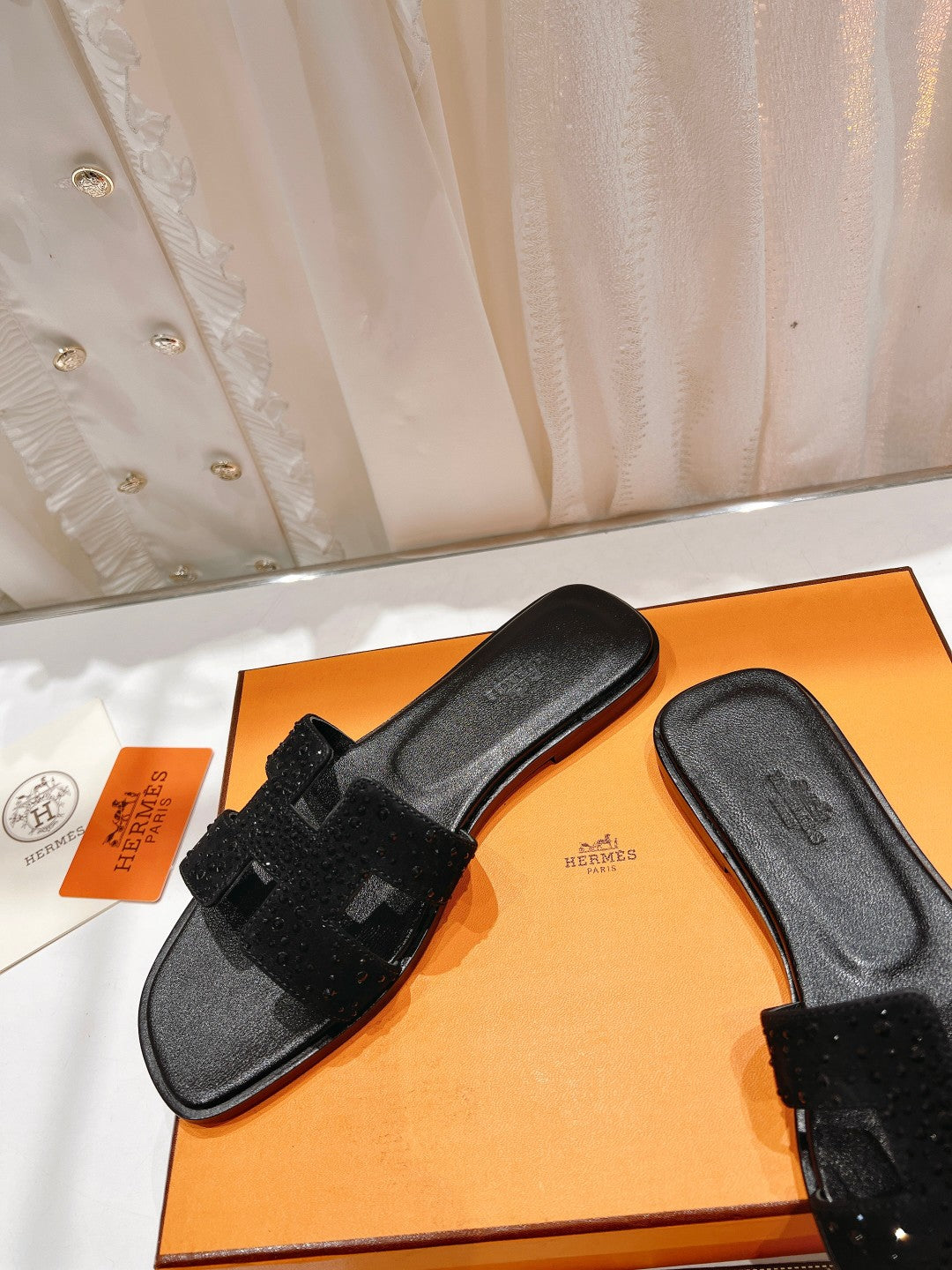 0RAN SANDAL BLACK LAMBSKIN ATTACH CRYSTALS-BLACK - 34