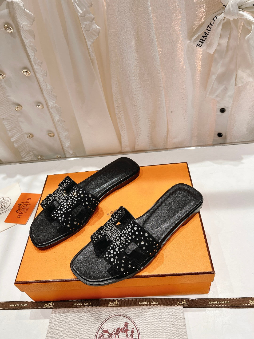 0RAN SANDAL BLACK LAMBSKIN ATTACH CRYSTALS - 34