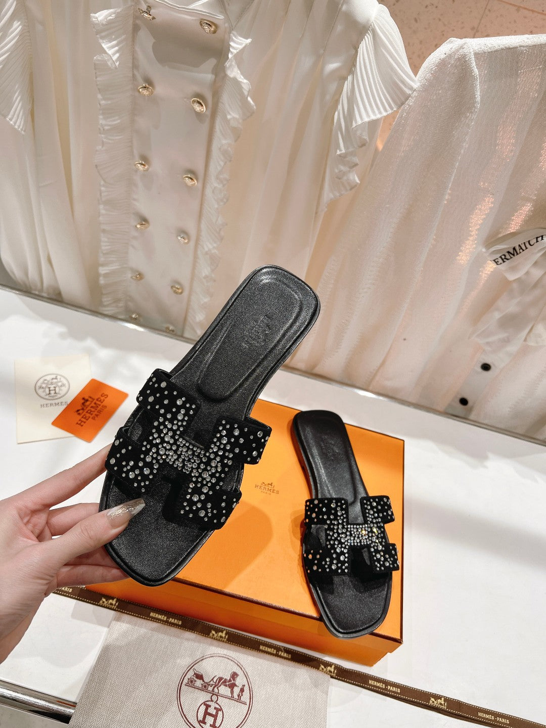 0RAN SANDAL BLACK LAMBSKIN ATTACH CRYSTALS - 34