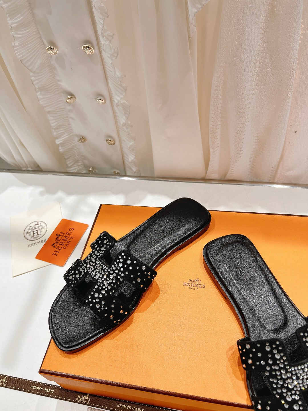 0RAN SANDAL BLACK LAMBSKIN ATTACH CRYSTALS - 34