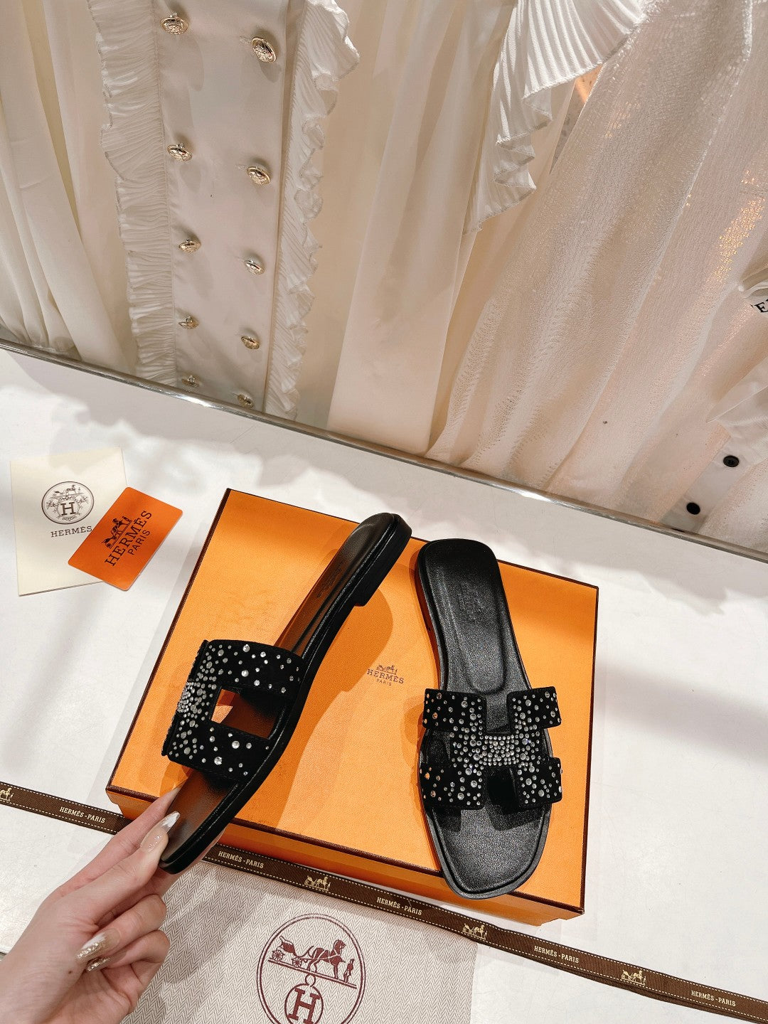 0RAN SANDAL BLACK LAMBSKIN ATTACH CRYSTALS - 34