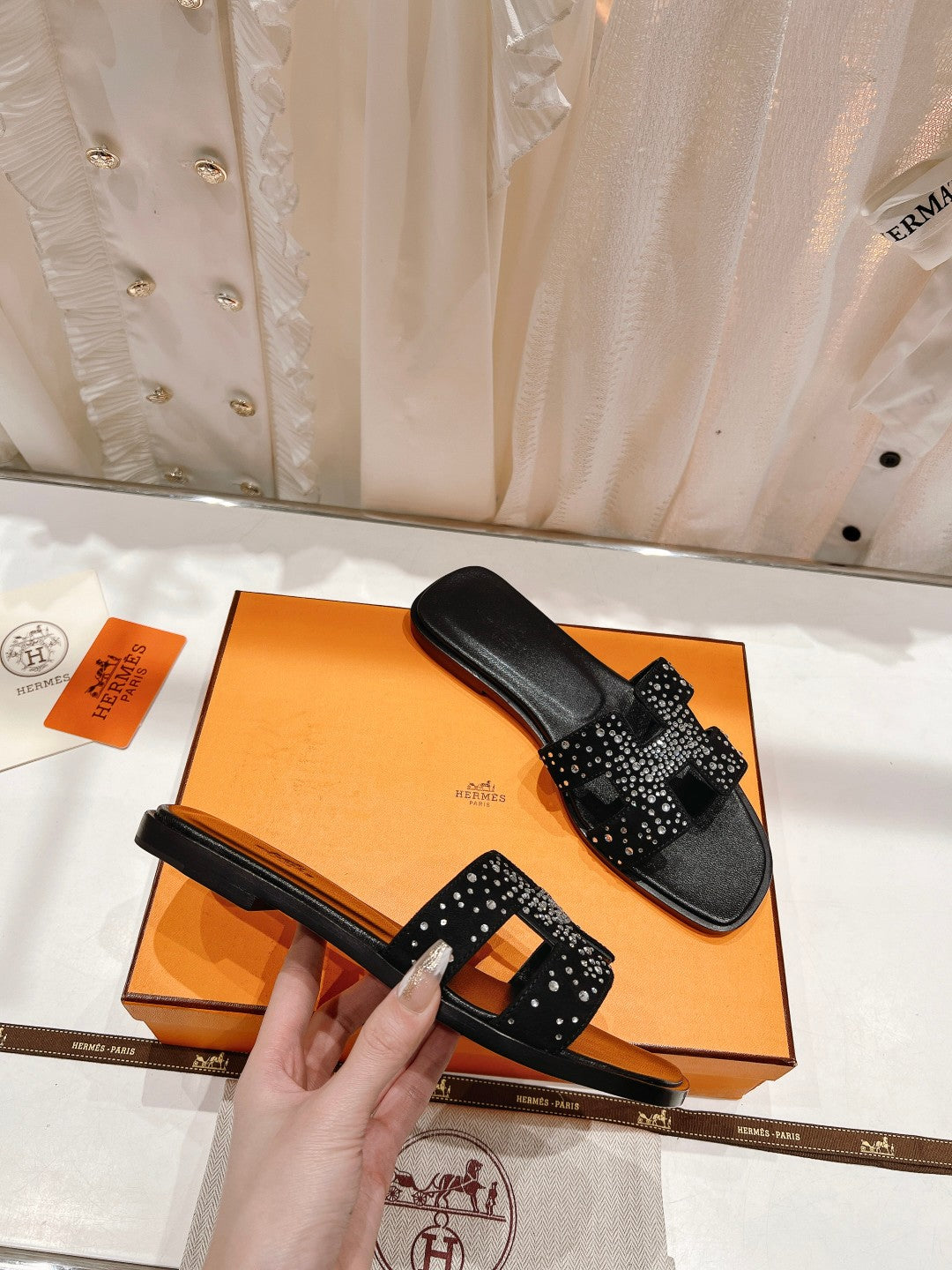 0RAN SANDAL BLACK LAMBSKIN ATTACH CRYSTALS - 34