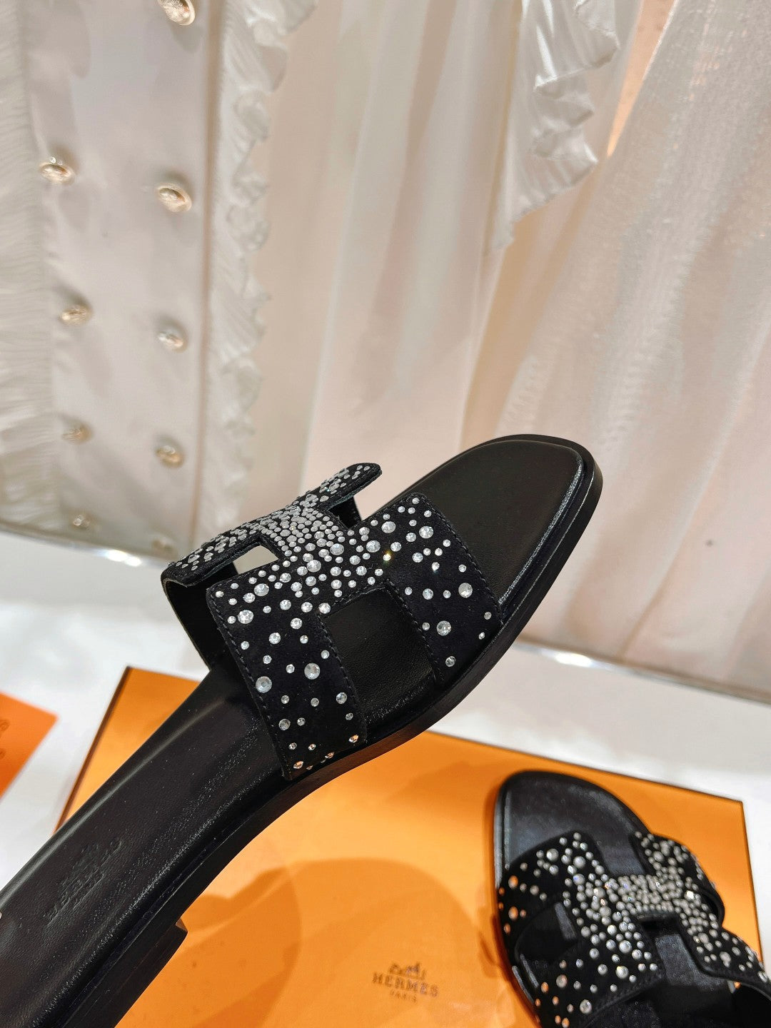 0RAN SANDAL BLACK LAMBSKIN ATTACH CRYSTALS - 34