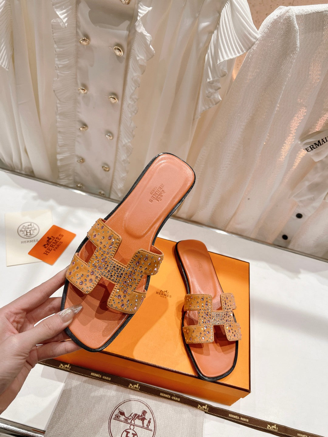 0RAN SANDAL BRIGHT ORANGE LAMBSKIN ATTACH CRYSTALS - 34