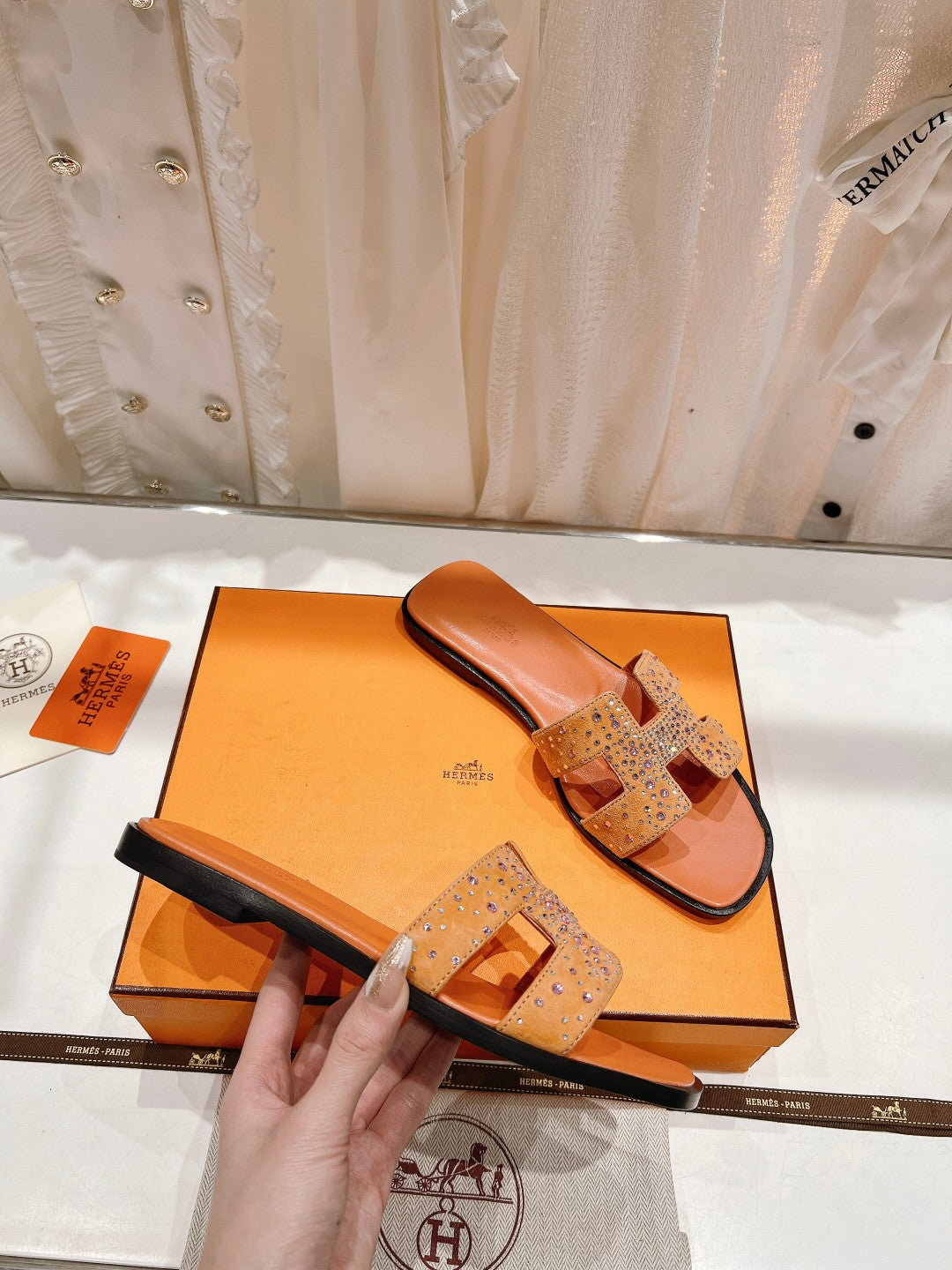 0RAN SANDAL BRIGHT ORANGE LAMBSKIN ATTACH CRYSTALS - 34