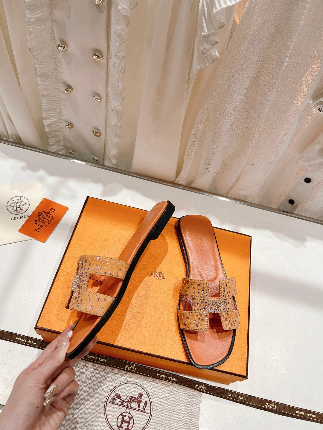 0RAN SANDAL BRIGHT ORANGE LAMBSKIN ATTACH CRYSTALS - 34
