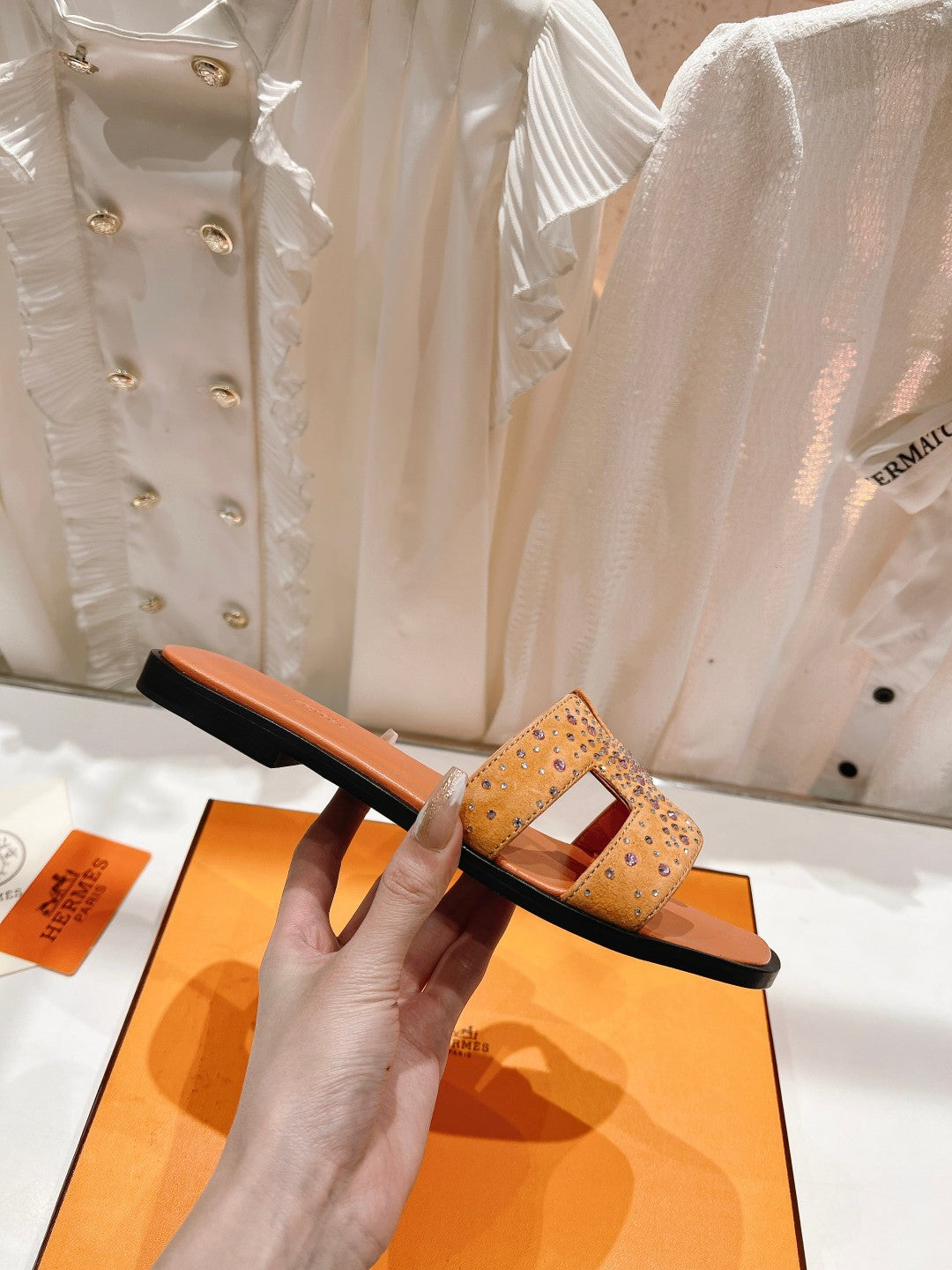 0RAN SANDAL BRIGHT ORANGE LAMBSKIN ATTACH CRYSTALS - 34