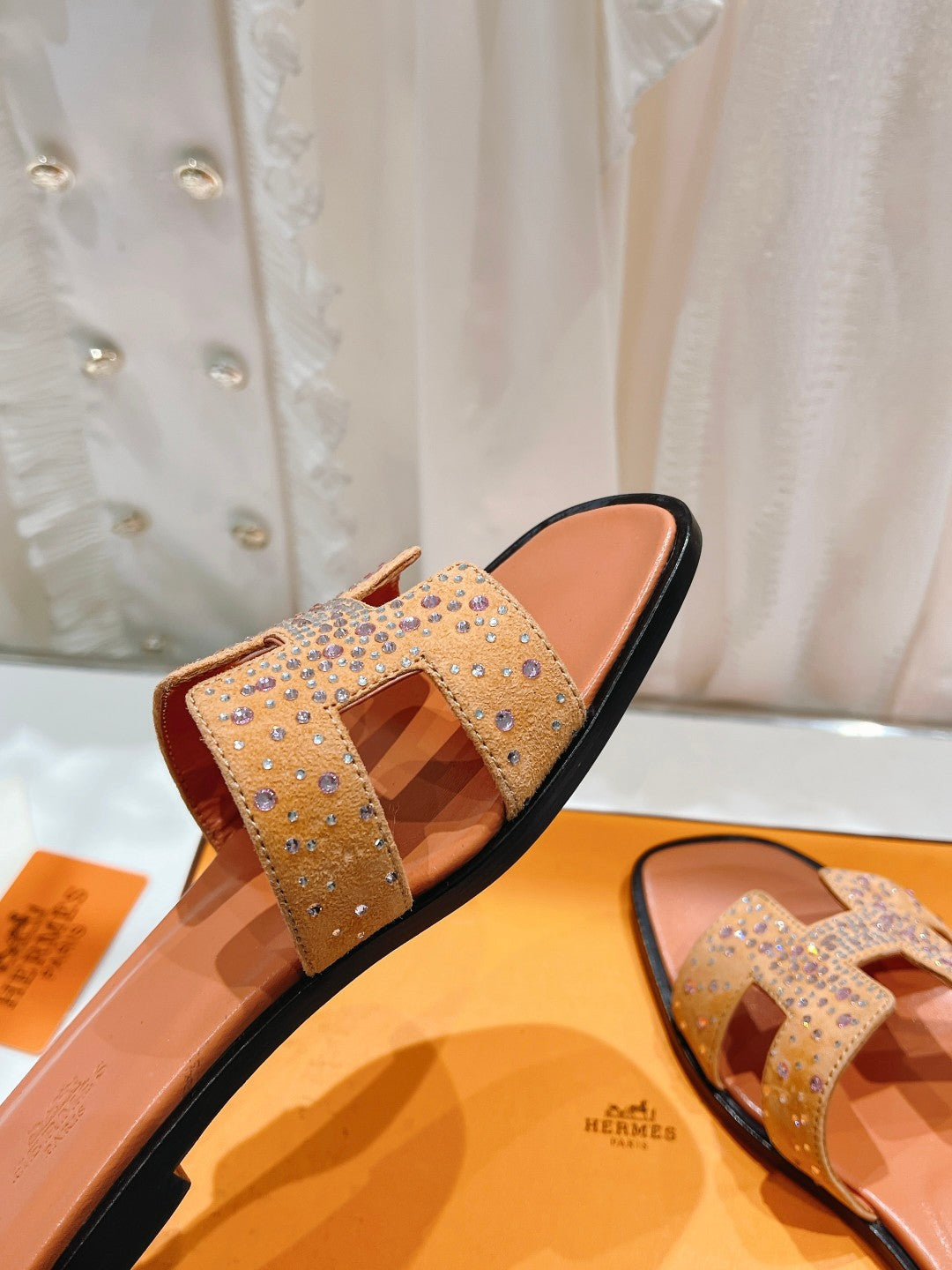 0RAN SANDAL BRIGHT ORANGE LAMBSKIN ATTACH CRYSTALS - 34