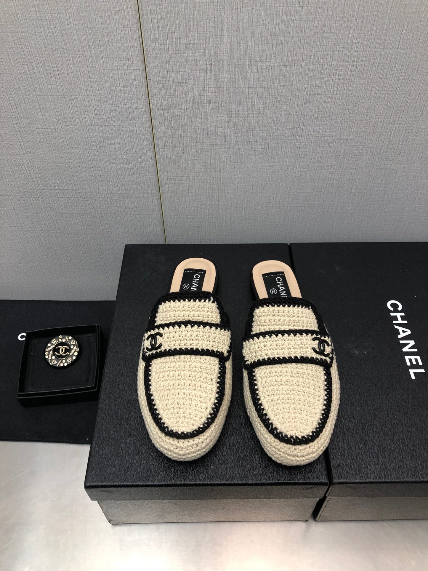 HALF-MULES IN CREAM WOOL WOVEN - 35