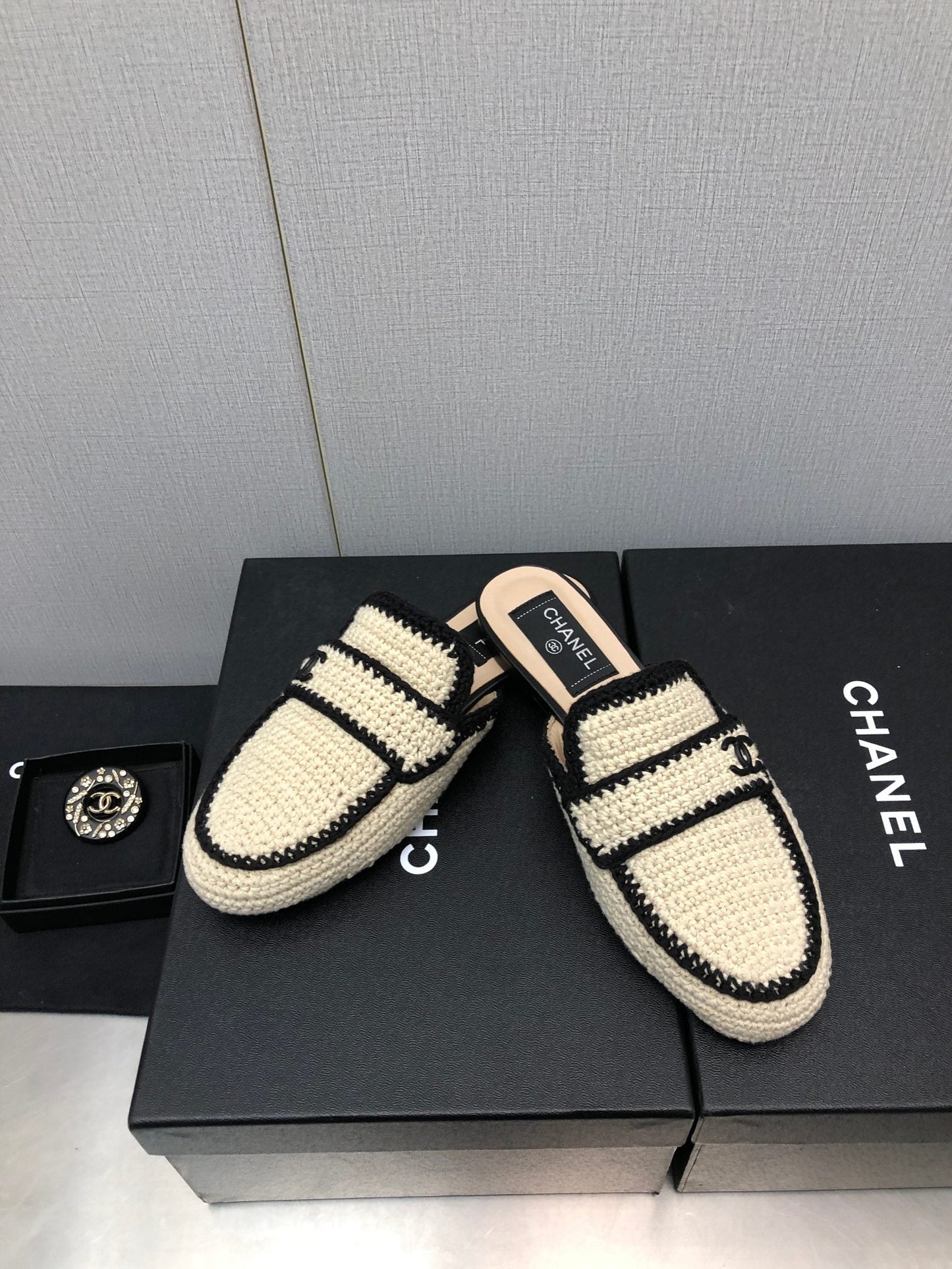 HALF-MULES IN CREAM WOOL WOVEN - 35