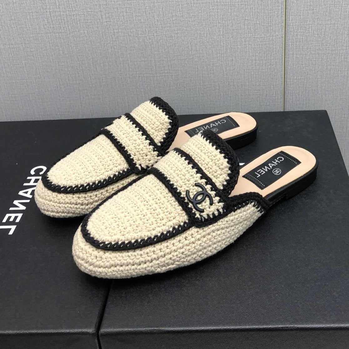 HALF-MULES IN CREAM WOOL WOVEN - 35