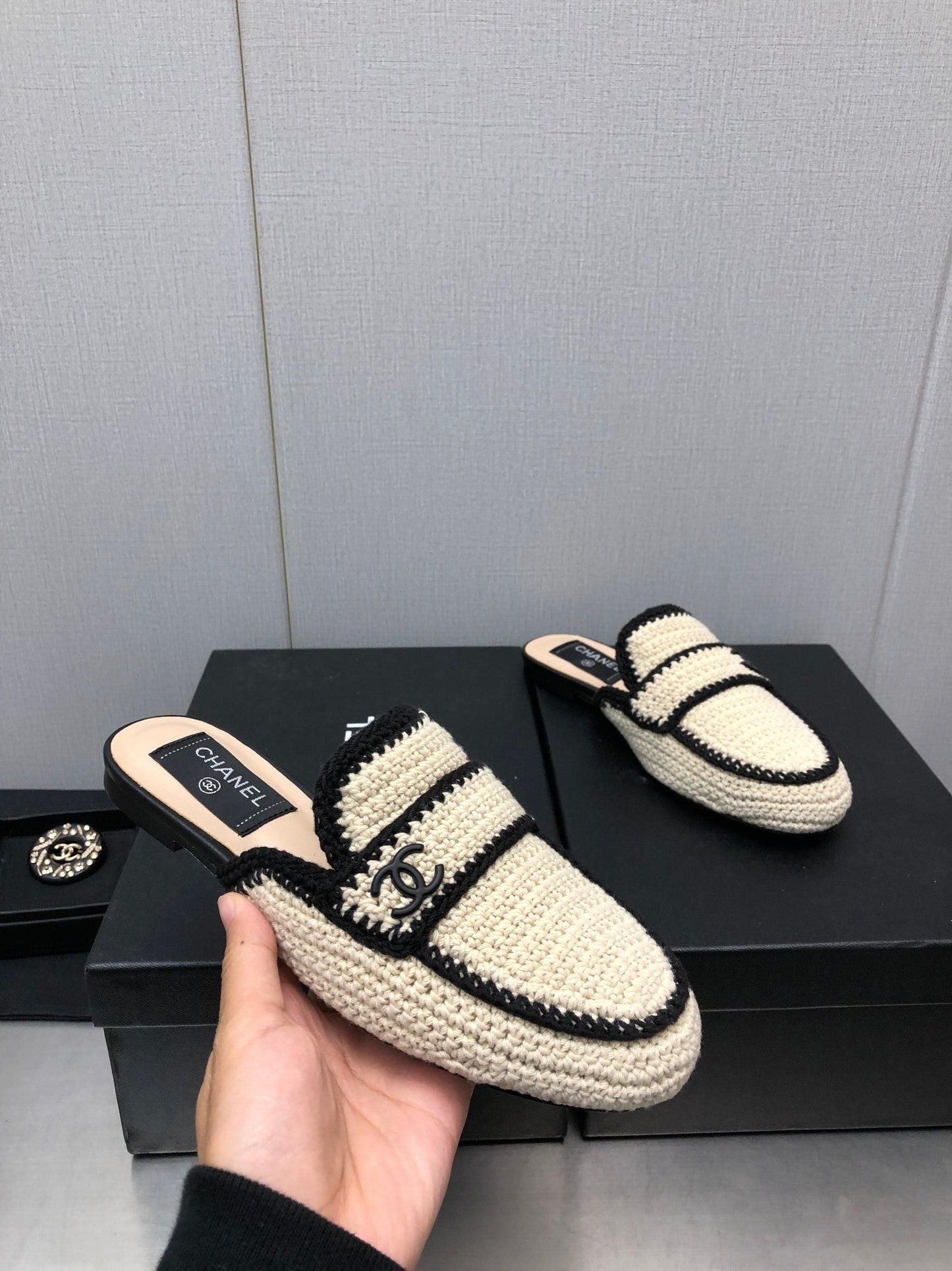 HALF-MULES IN CREAM WOOL WOVEN - 35