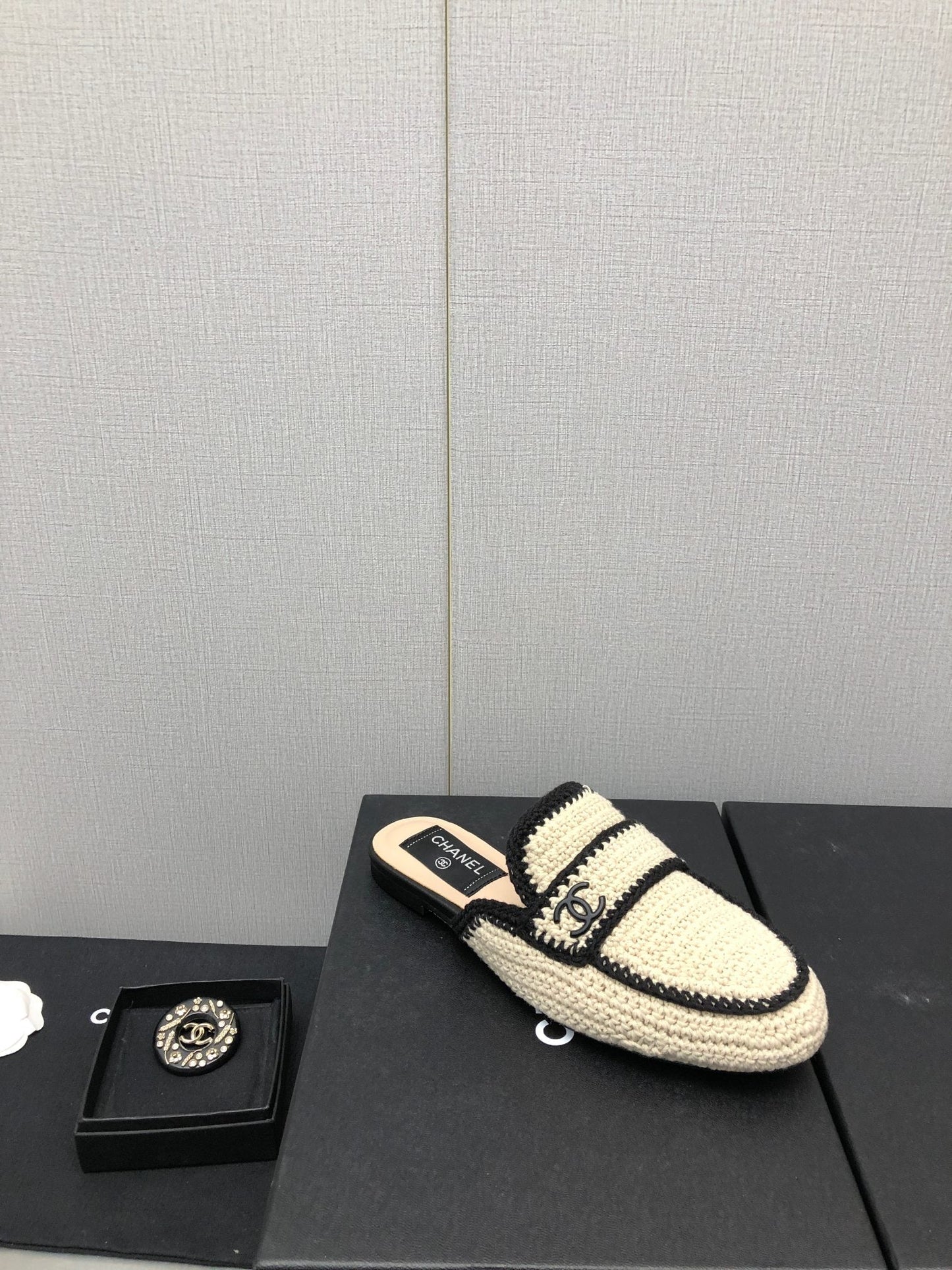 HALF-MULES IN CREAM WOOL WOVEN - 35