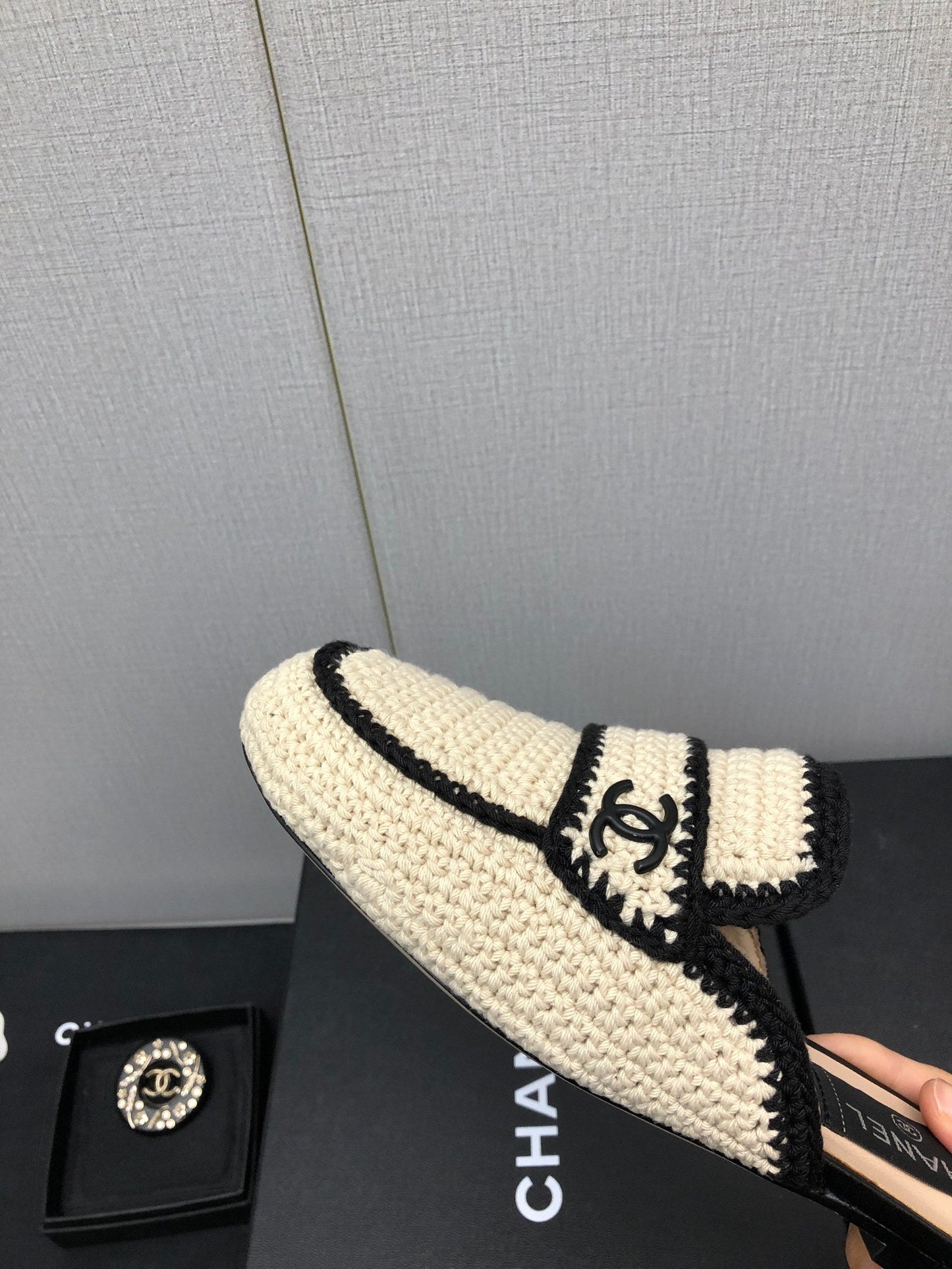 HALF-MULES IN CREAM WOOL WOVEN - 35