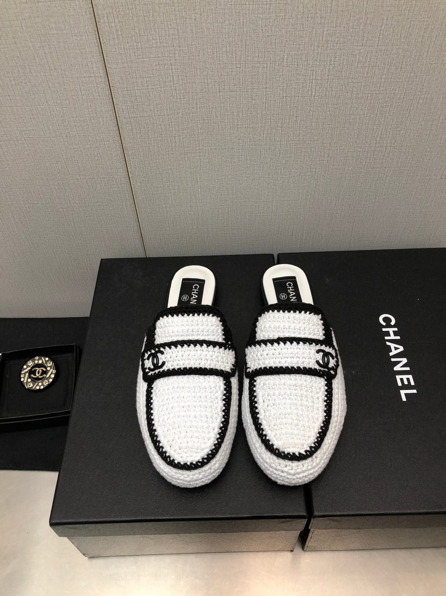 HALF-MULES IN WHITE MIX BLACK WOOL WOVEN - 35