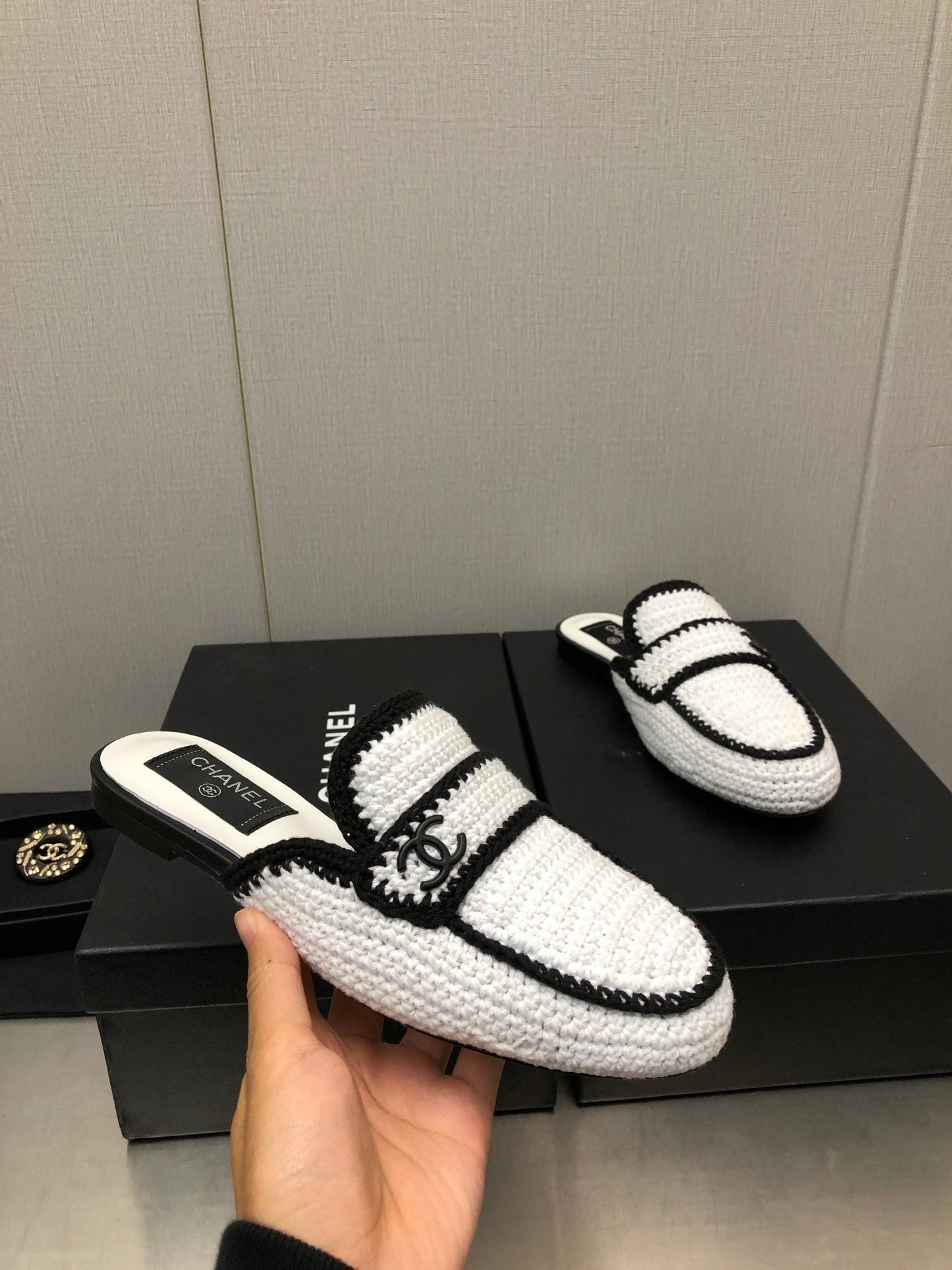 HALF-MULES IN WHITE MIX BLACK WOOL WOVEN - 35