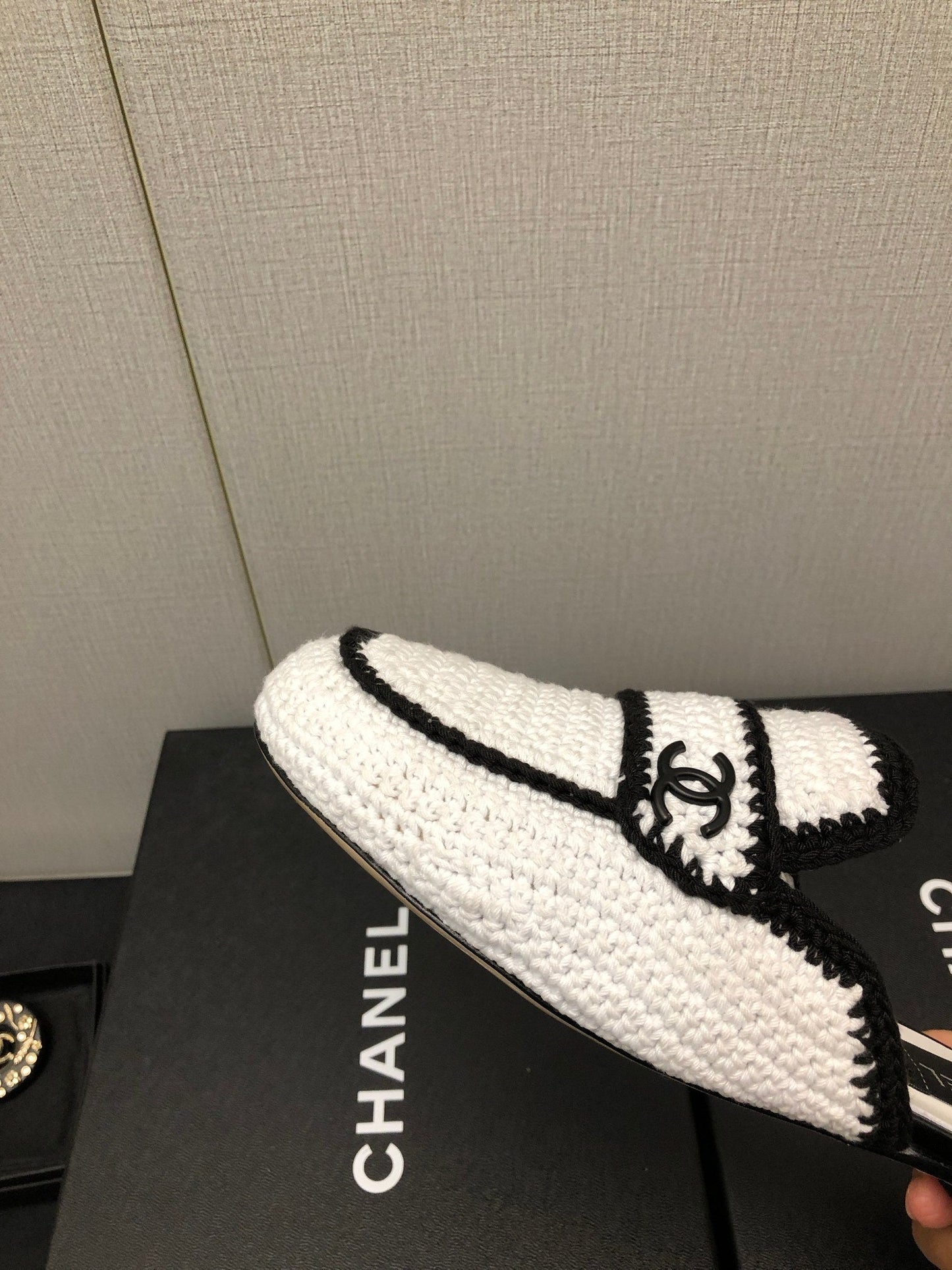 HALF-MULES IN WHITE MIX BLACK WOOL WOVEN - 35