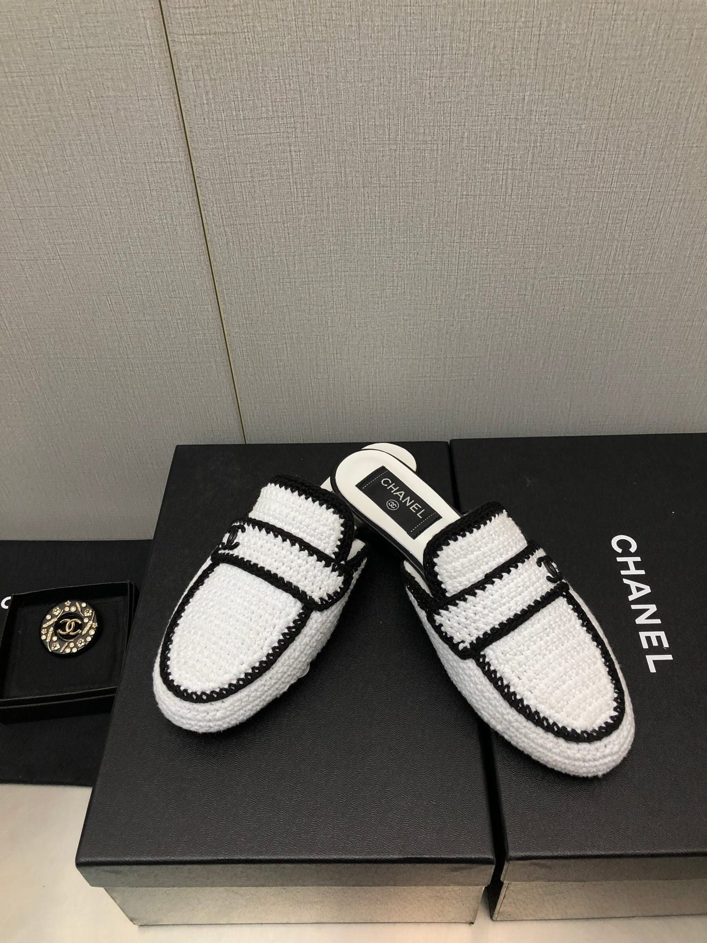 HALF-MULES IN WHITE MIX BLACK WOOL WOVEN - 35