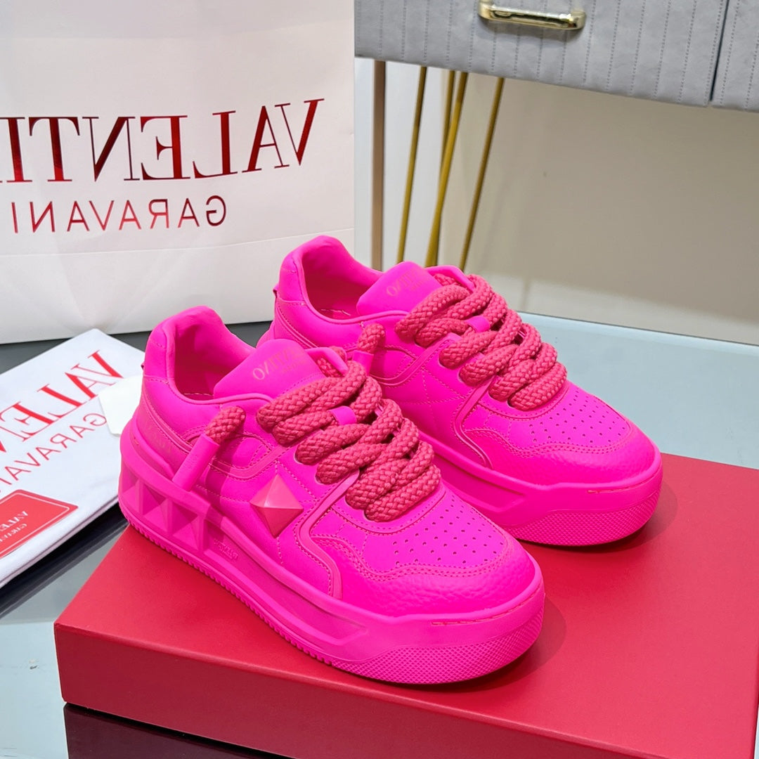 VALENTINO 25S GARAVANI ONE STUD XL PLATFORM SNEAKERS IN PINK LAMBSKIN - 35