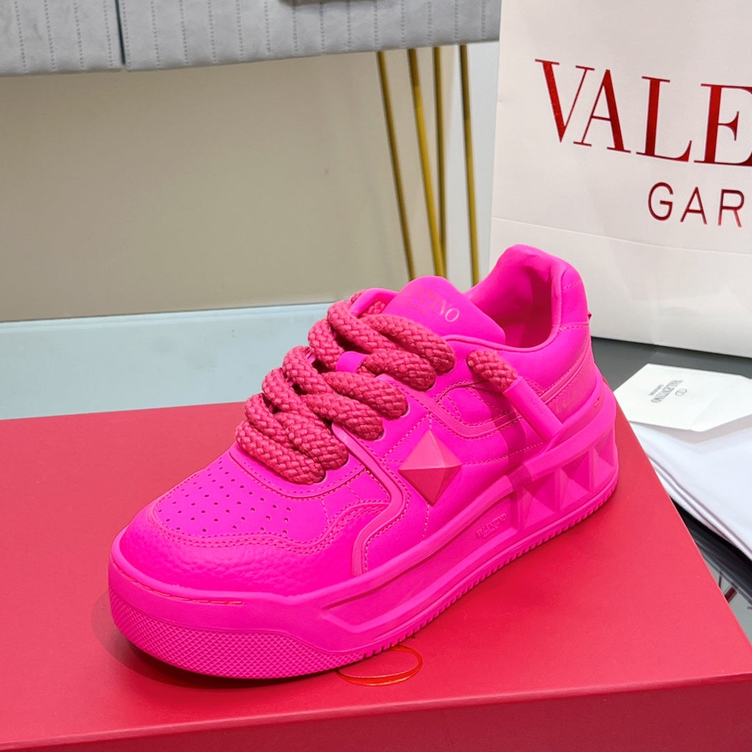 VALENTINO 25S GARAVANI ONE STUD XL PLATFORM SNEAKERS IN PINK LAMBSKIN - 35