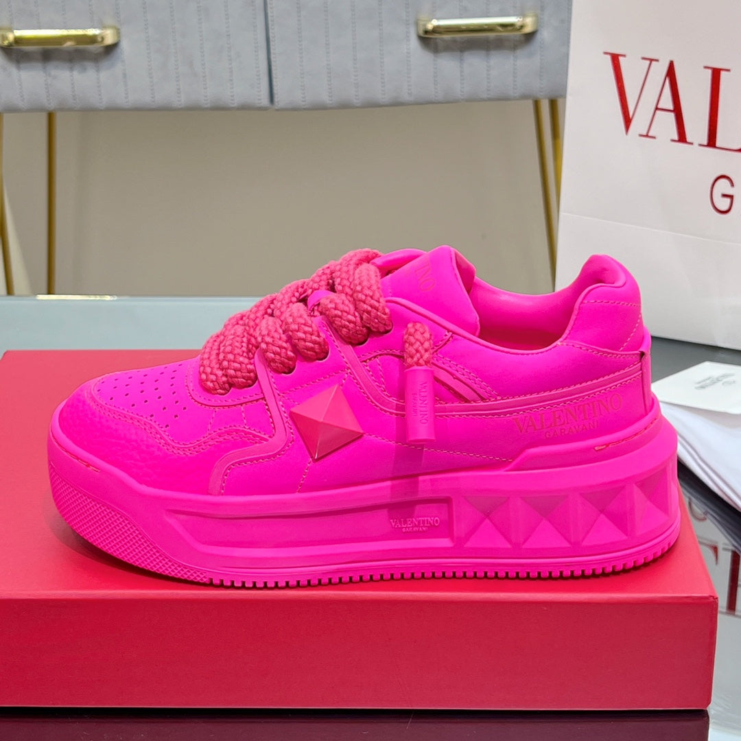 VALENTINO 25S GARAVANI ONE STUD XL PLATFORM SNEAKERS IN PINK LAMBSKIN - 35